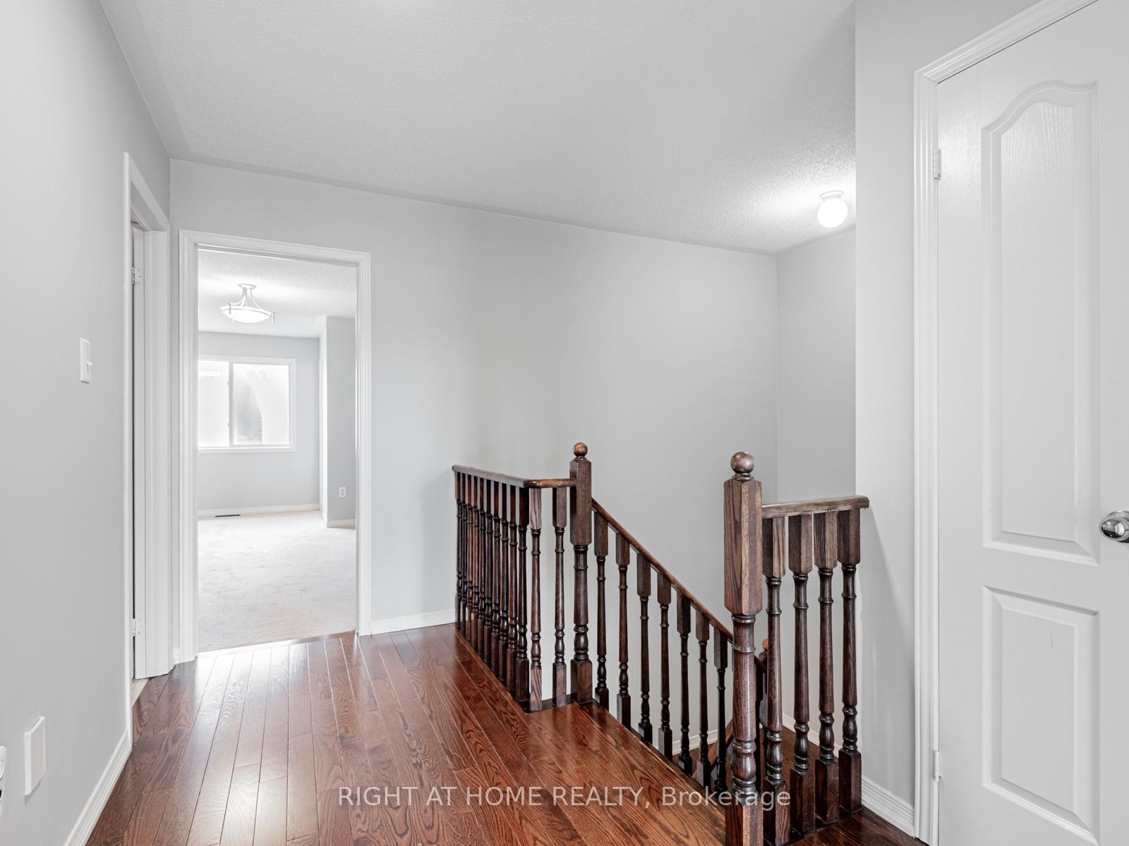 Photo 12 of 44 Martell Gate, Aurora, Bayview Northeast — HOMEH
