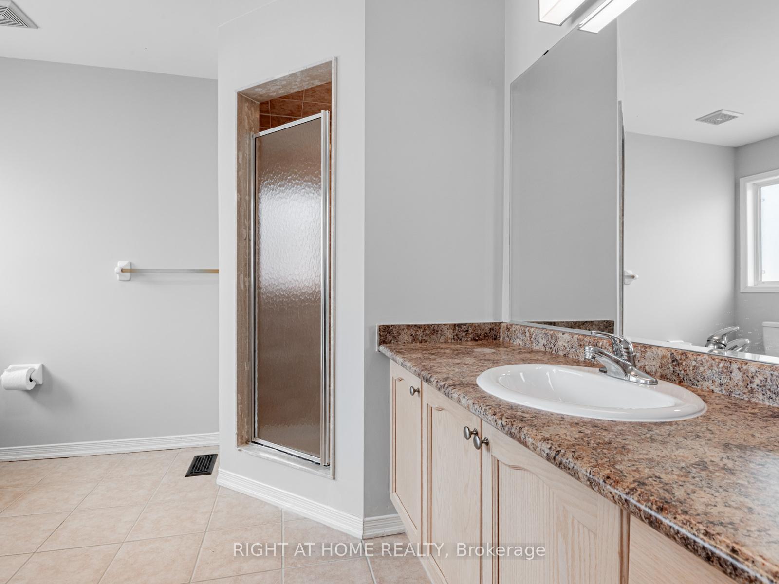 Photo 13 of 44 Martell Gate, Aurora, Bayview Northeast — HOMEH