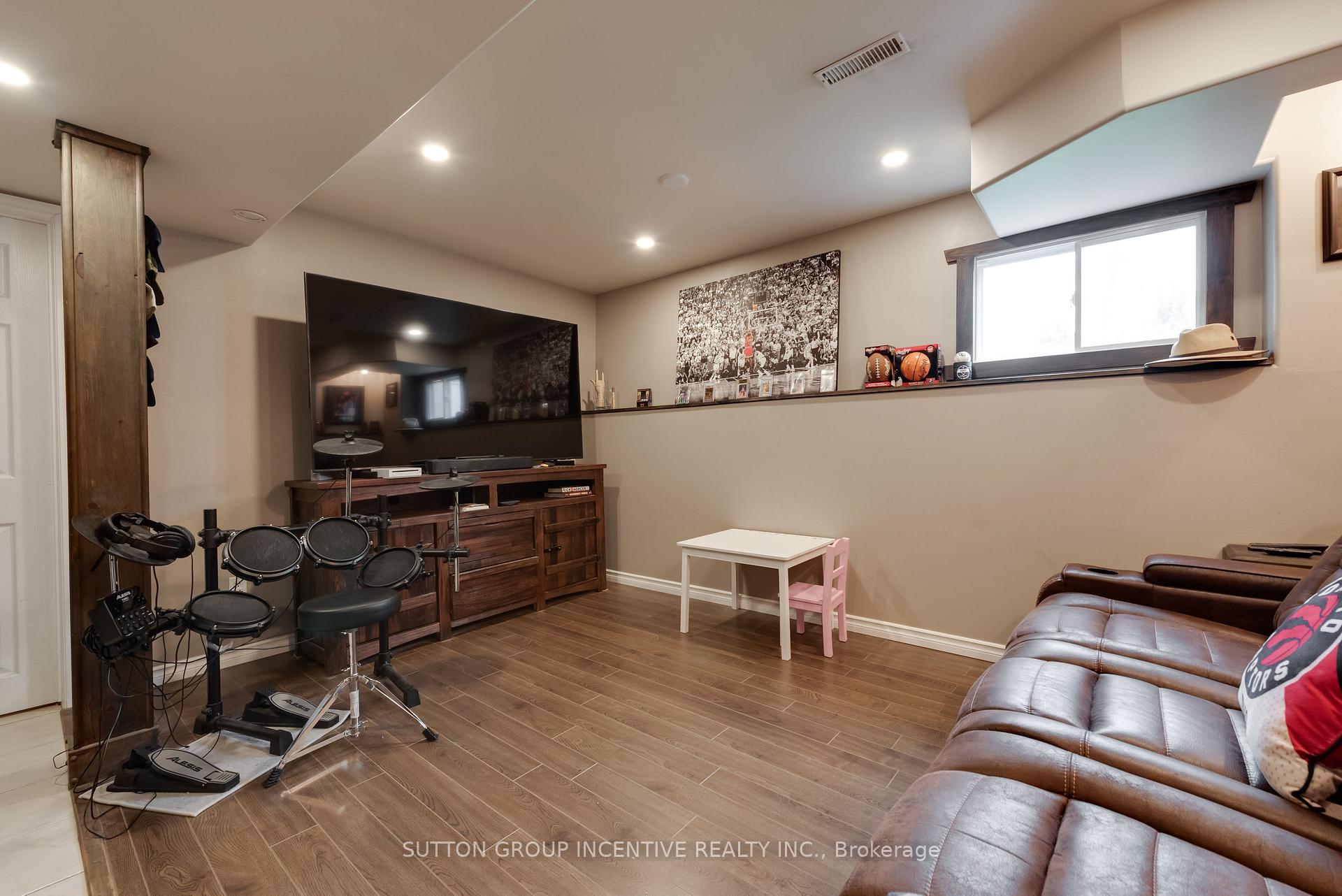 Photo 25 of 62 Darren Drive, Essa, Angus — HOMEH