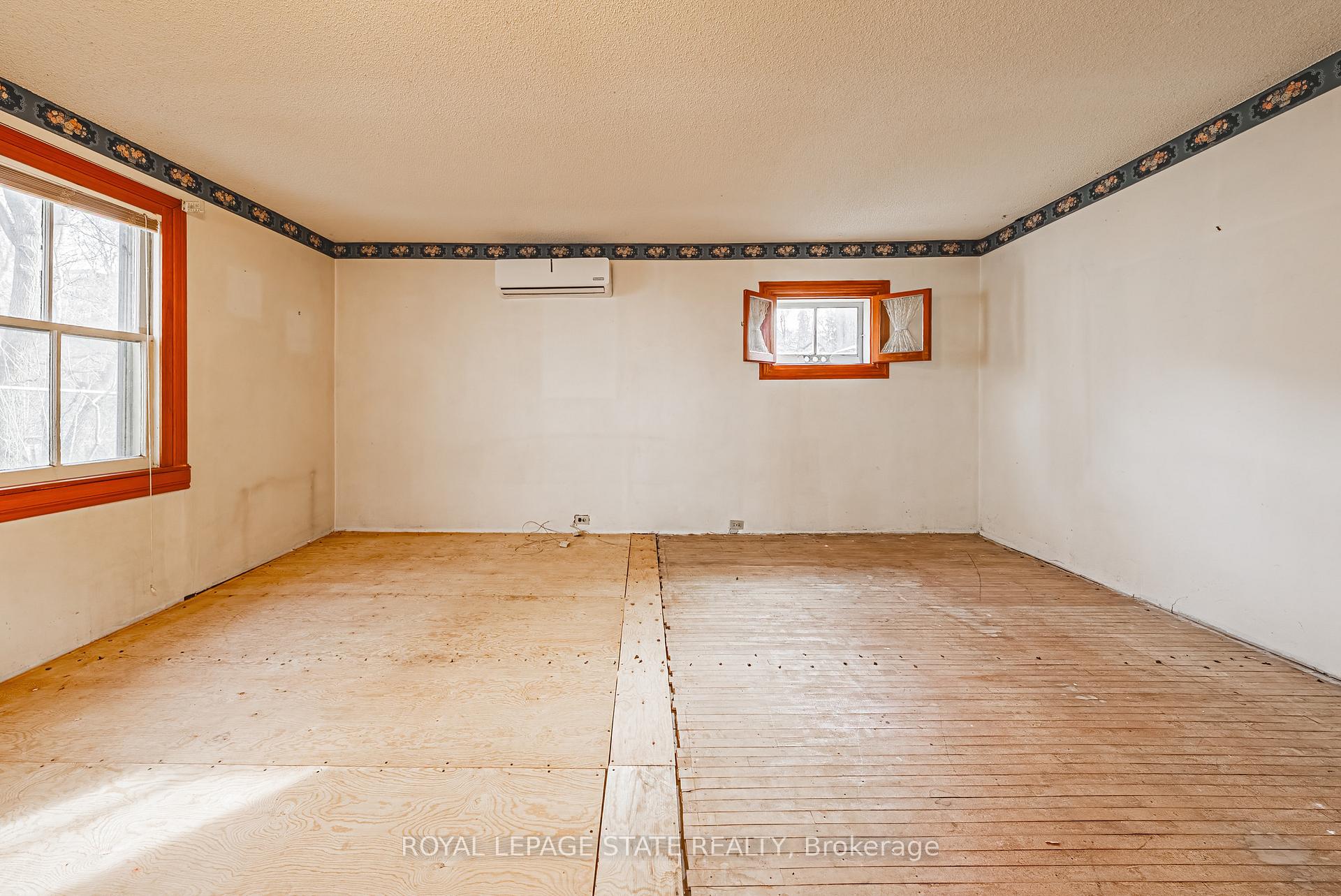 Photo 3 of 26 Hope Street, Hamilton, Dundas — HOMEH