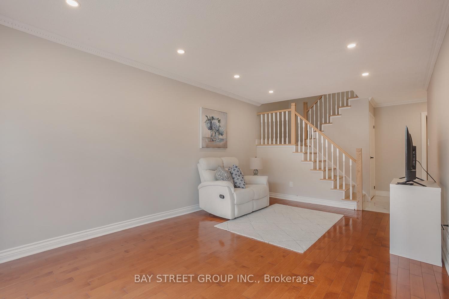 Photo 6 of 3 Upton Crescent, Markham, Milliken Mills West — HOMEH