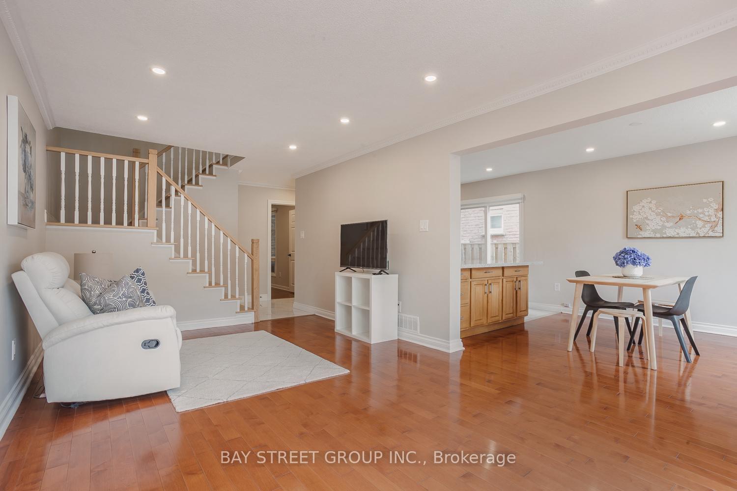 Photo 13 of 3 Upton Crescent, Markham, Milliken Mills West — HOMEH