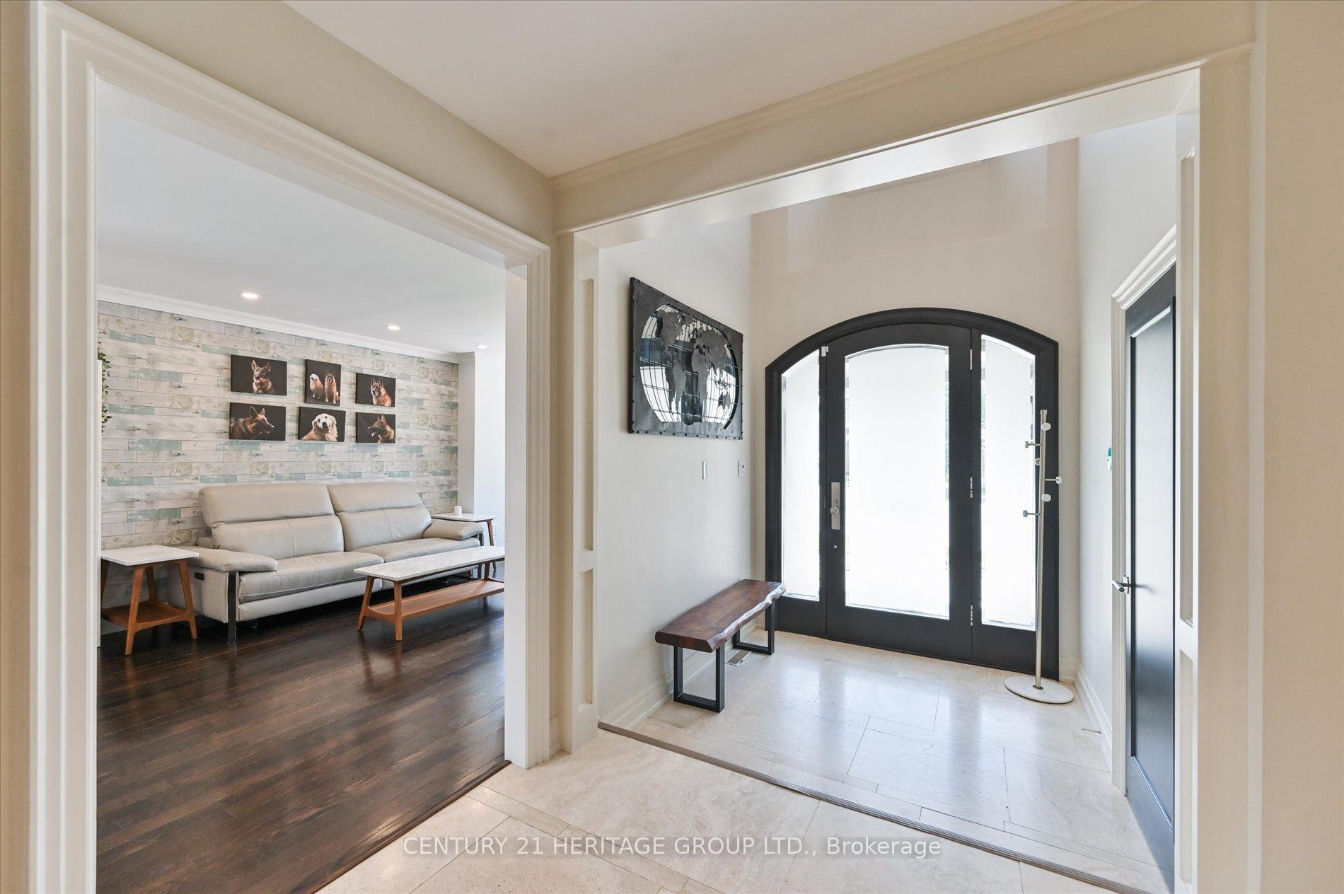 Photo 4 of 47 Berkeley Court, Markham, Unionville — HOMEH