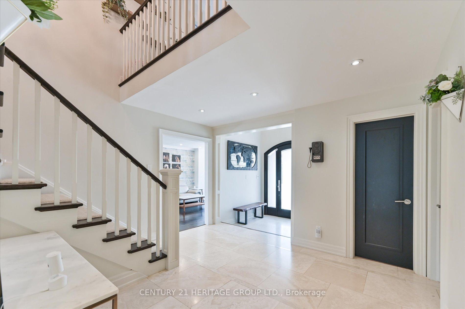 Photo 2 of 47 Berkeley Court, Markham, Unionville — HOMEH