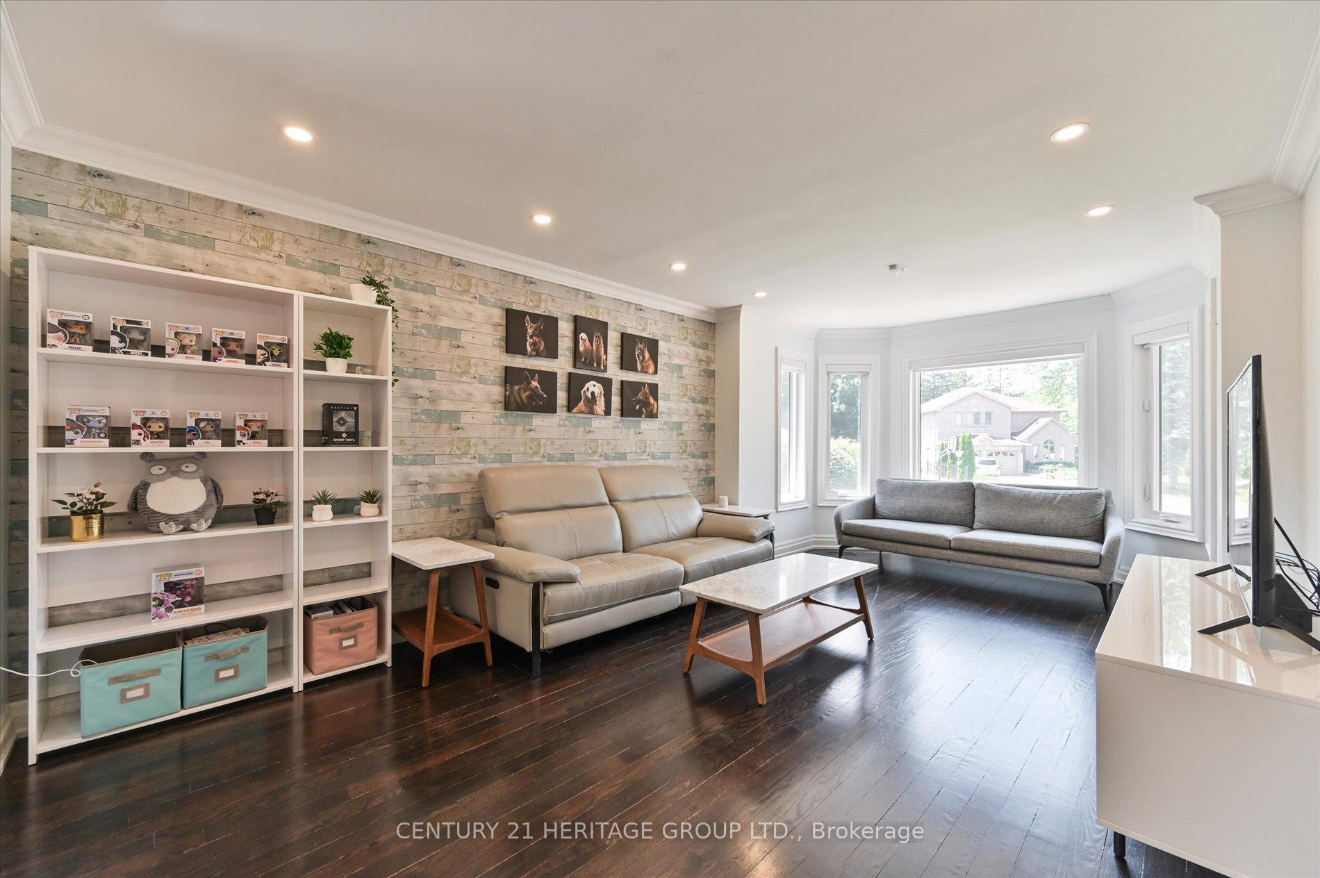 Photo 5 of 47 Berkeley Court, Markham, Unionville — HOMEH