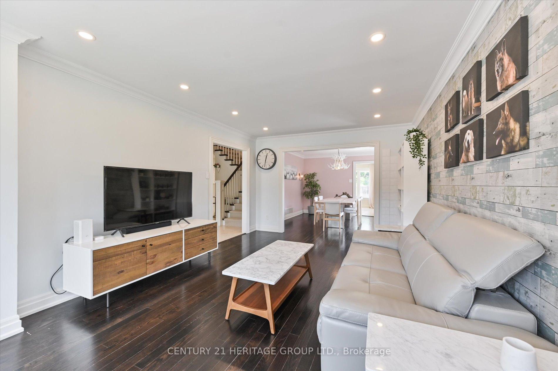 Photo 3 of 47 Berkeley Court, Markham, Unionville — HOMEH