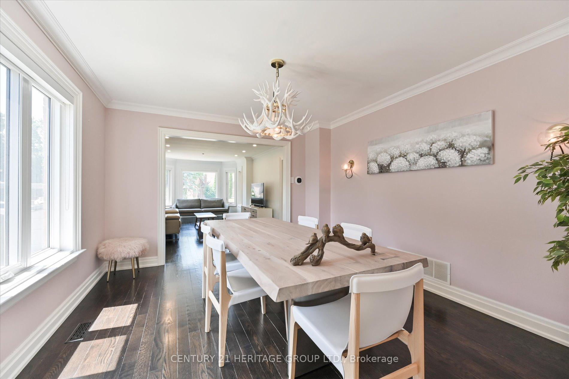 Photo 8 of 47 Berkeley Court, Markham, Unionville — HOMEH