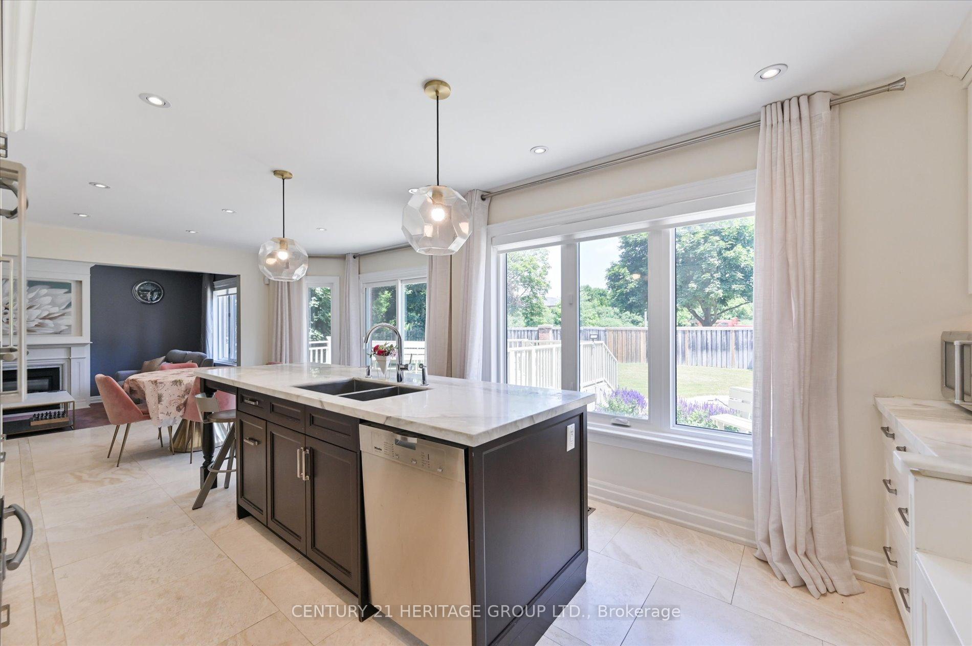 Photo 12 of 47 Berkeley Court, Markham, Unionville — HOMEH