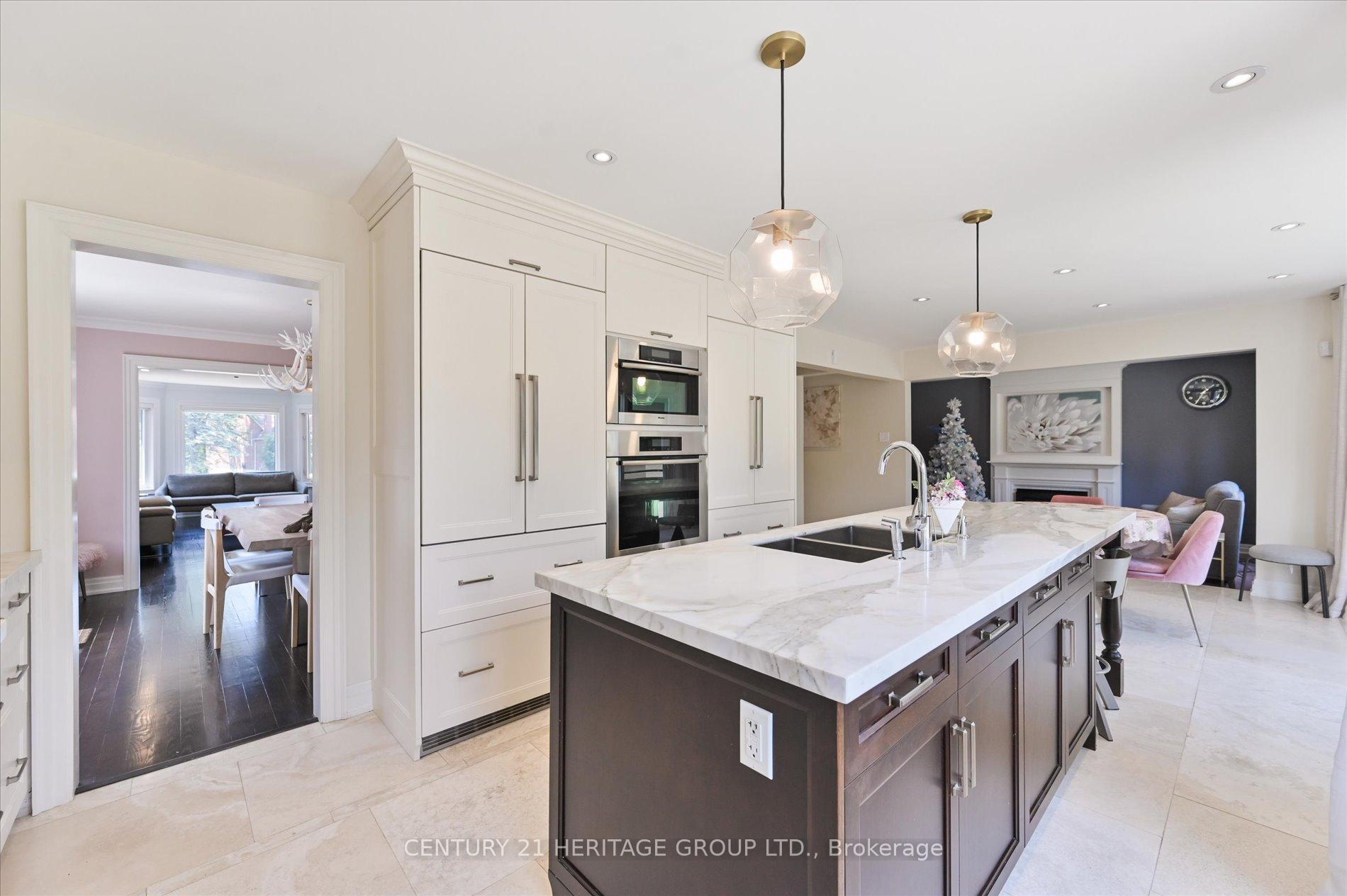 Photo 10 of 47 Berkeley Court, Markham, Unionville — HOMEH