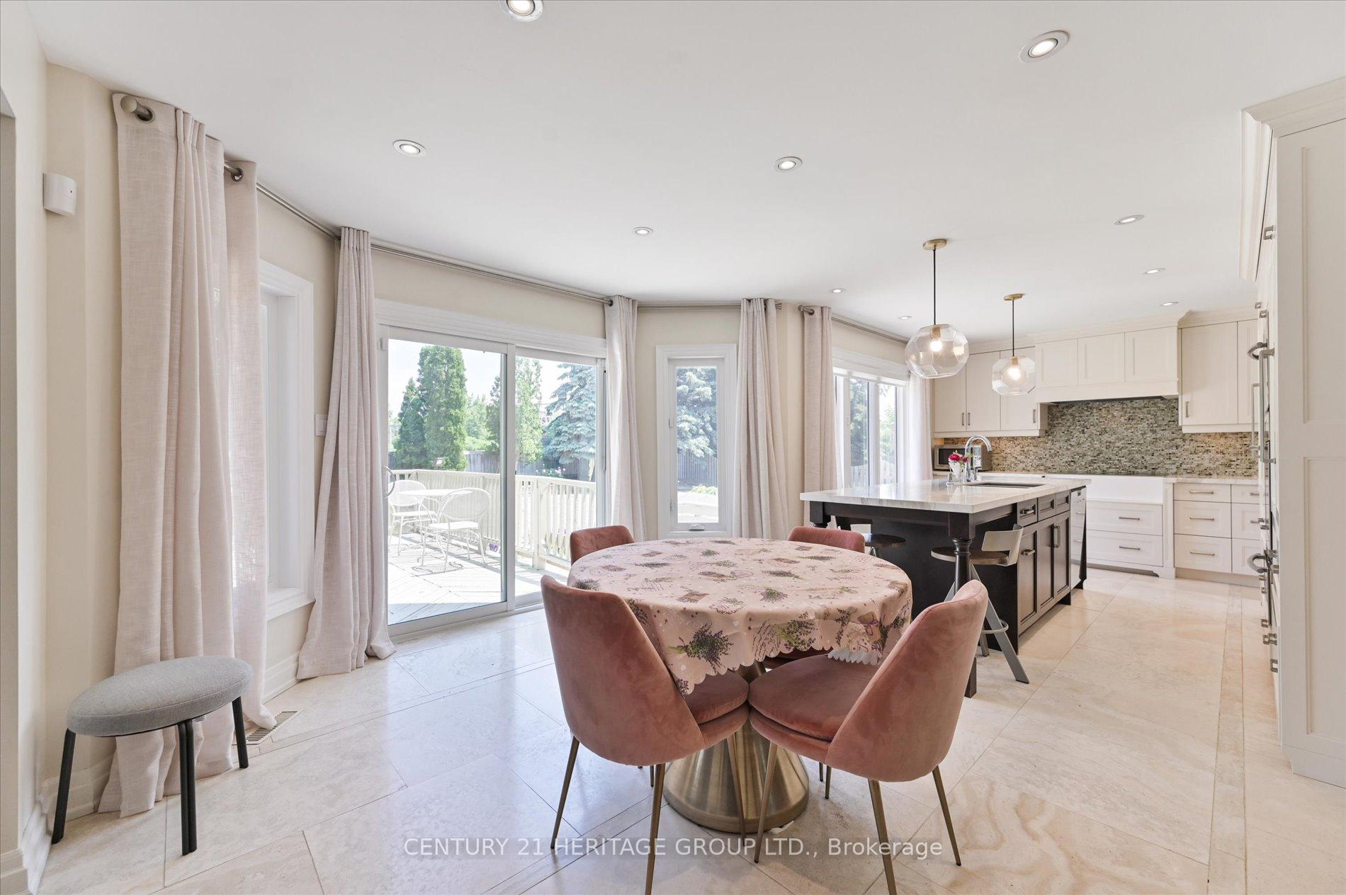 Photo 14 of 47 Berkeley Court, Markham, Unionville — HOMEH
