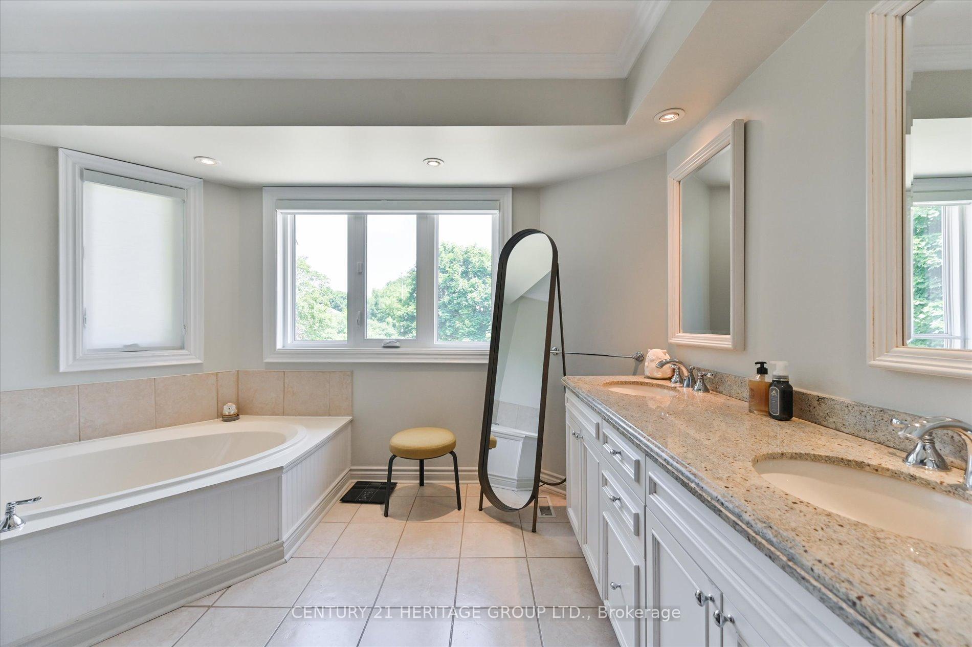 Photo 37 of 47 Berkeley Court, Markham, Unionville — HOMEH