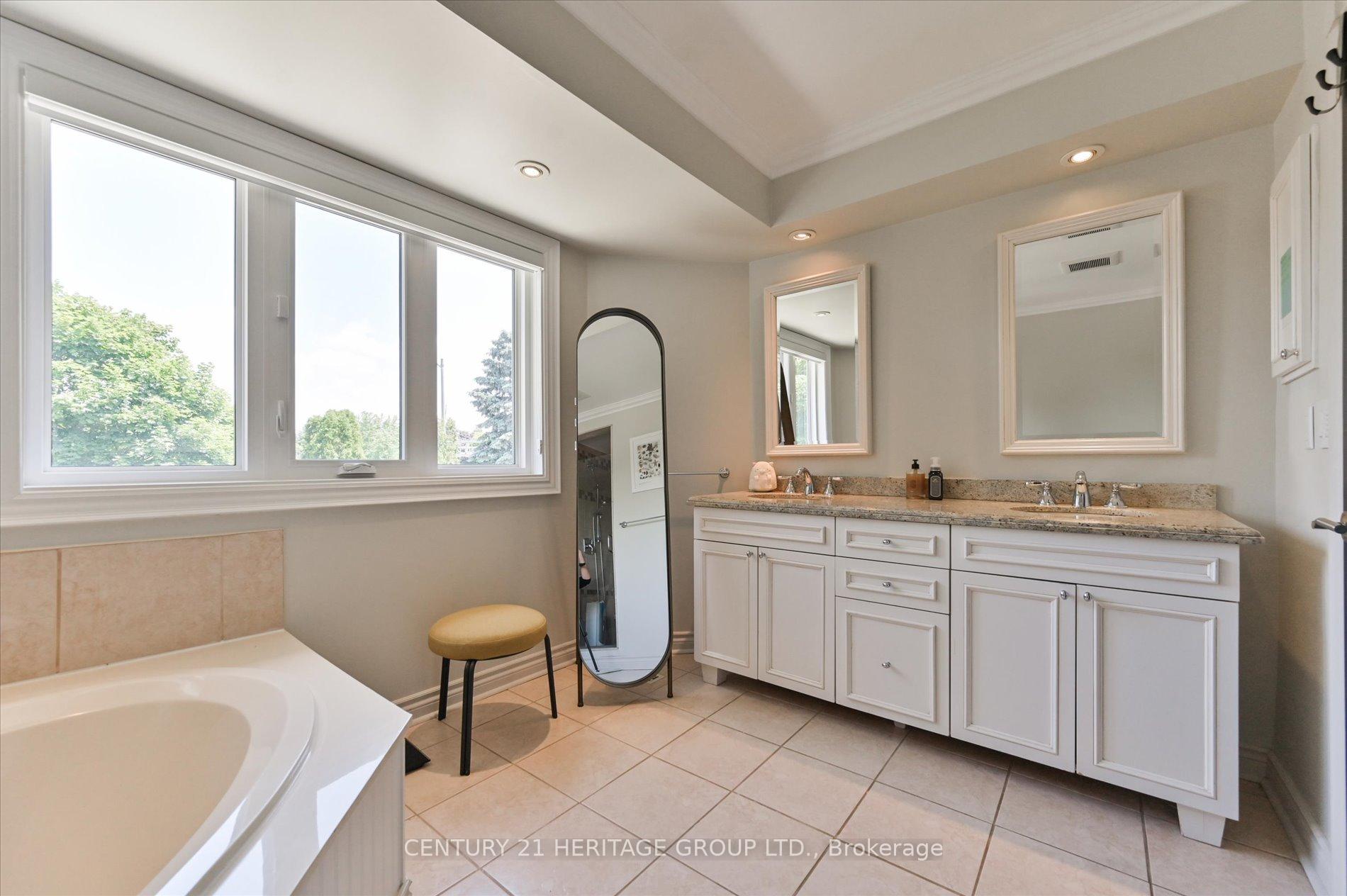 Photo 28 of 47 Berkeley Court, Markham, Unionville — HOMEH