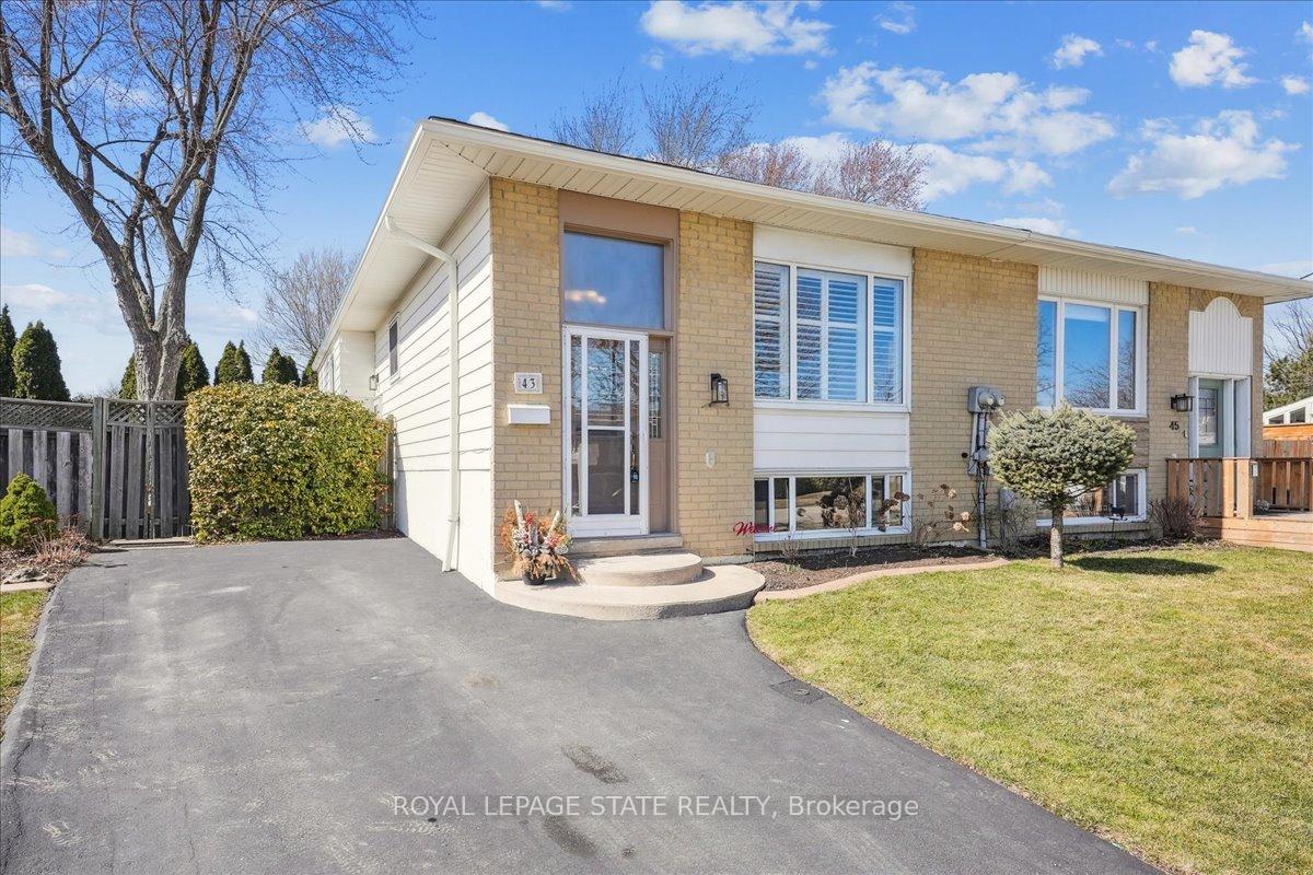 Photo 2 of 43 Yorkdale Crescent, Hamilton, Stoney Creek Mountain — HOMEH
