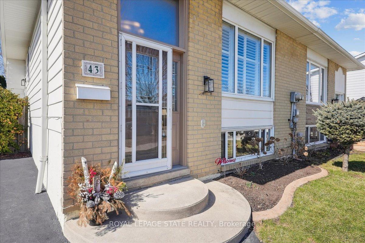 Photo 7 of 43 Yorkdale Crescent, Hamilton, Stoney Creek Mountain — HOMEH