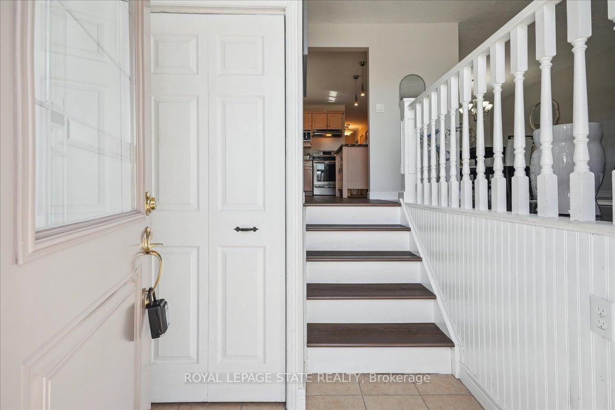 Photo 5 of 43 Yorkdale Crescent, Hamilton, Stoney Creek Mountain — HOMEH