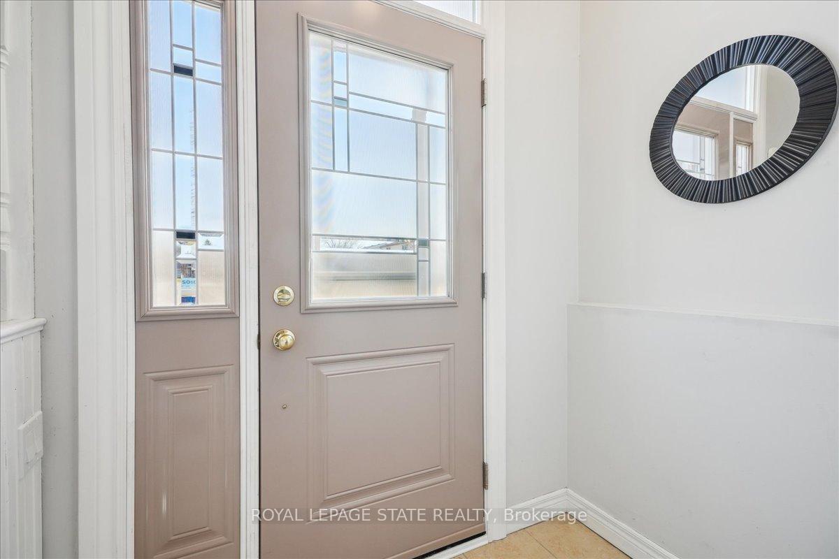 Photo 6 of 43 Yorkdale Crescent, Hamilton, Stoney Creek Mountain — HOMEH
