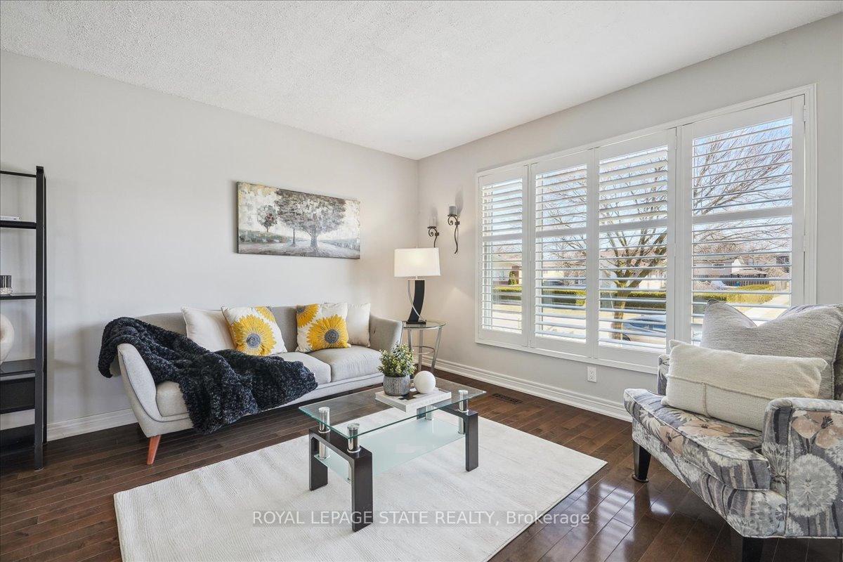 Photo 8 of 43 Yorkdale Crescent, Hamilton, Stoney Creek Mountain — HOMEH