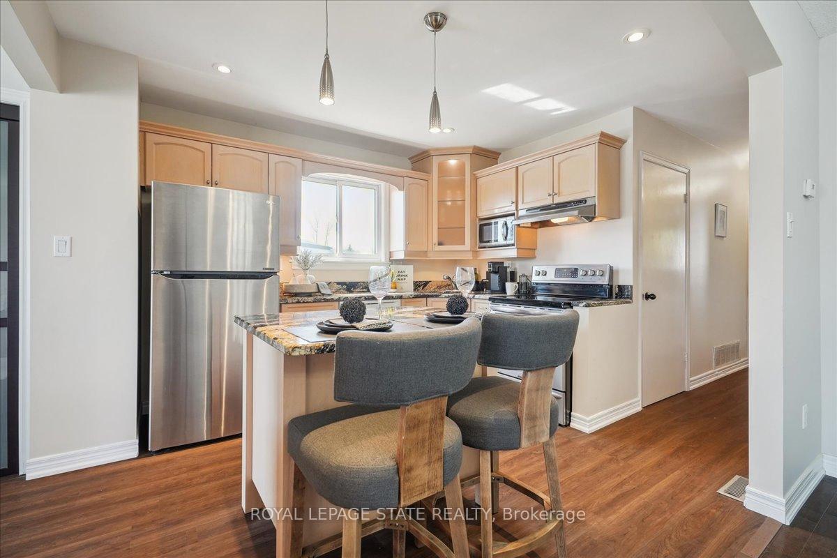 Photo 14 of 43 Yorkdale Crescent, Hamilton, Stoney Creek Mountain — HOMEH