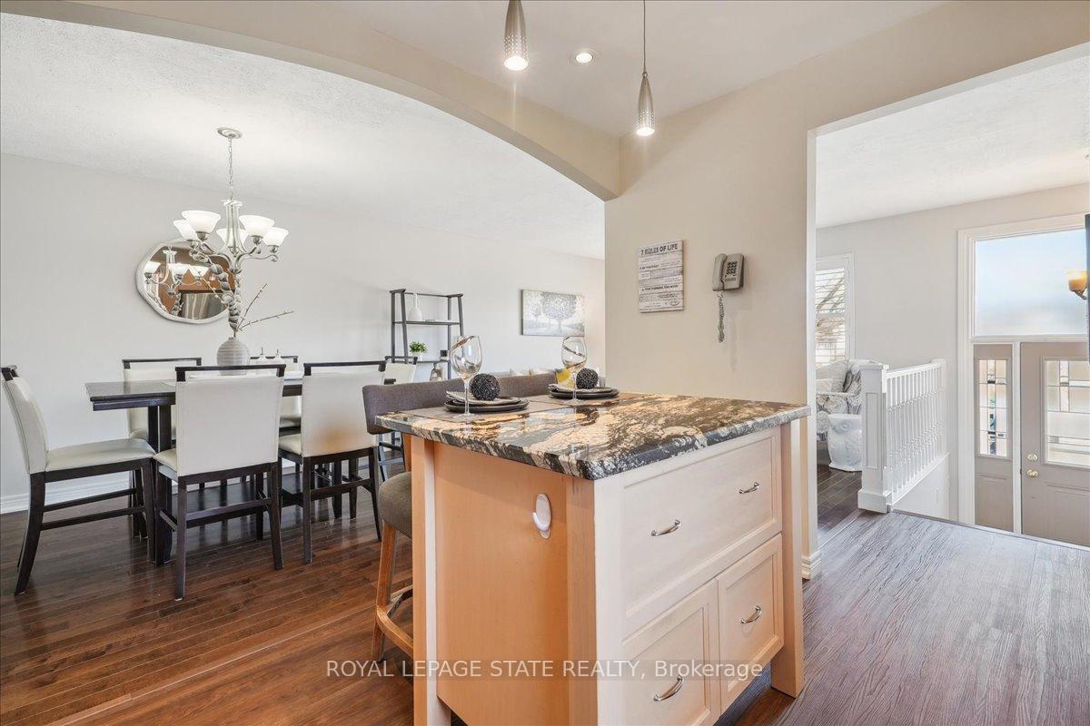 Photo 15 of 43 Yorkdale Crescent, Hamilton, Stoney Creek Mountain — HOMEH