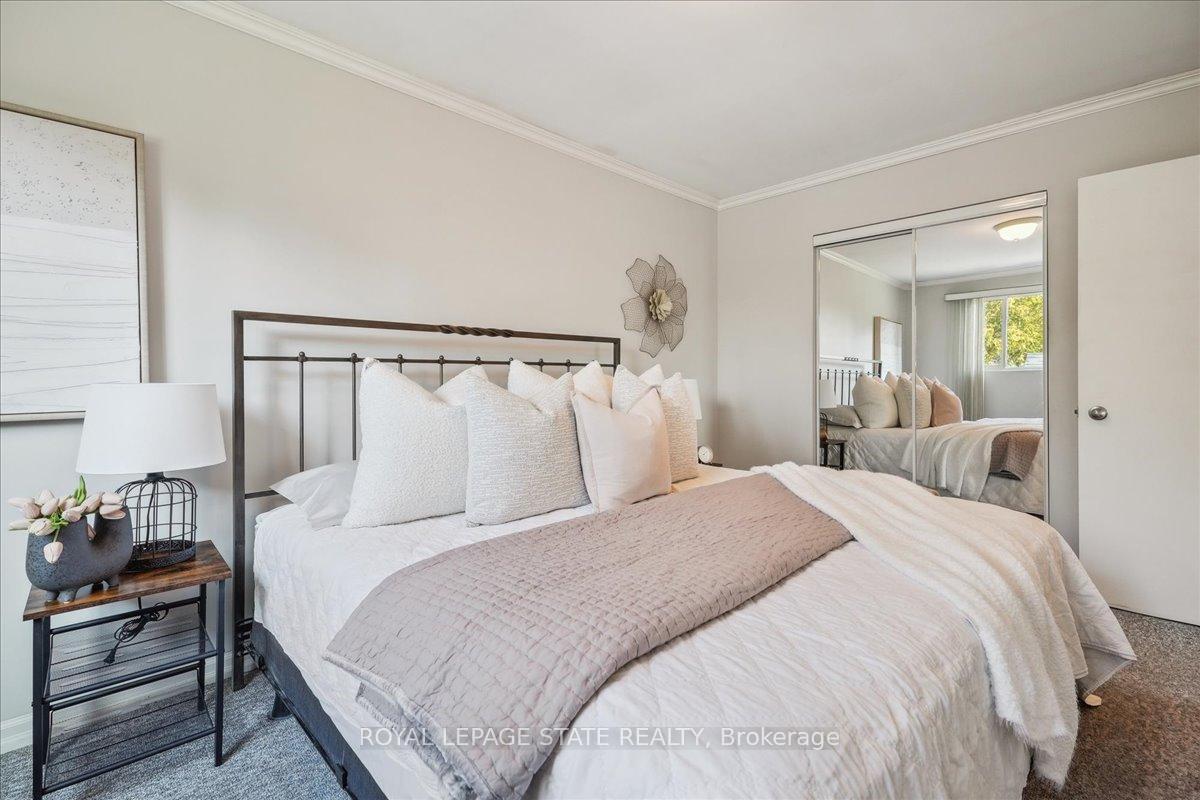 Photo 16 of 43 Yorkdale Crescent, Hamilton, Stoney Creek Mountain — HOMEH