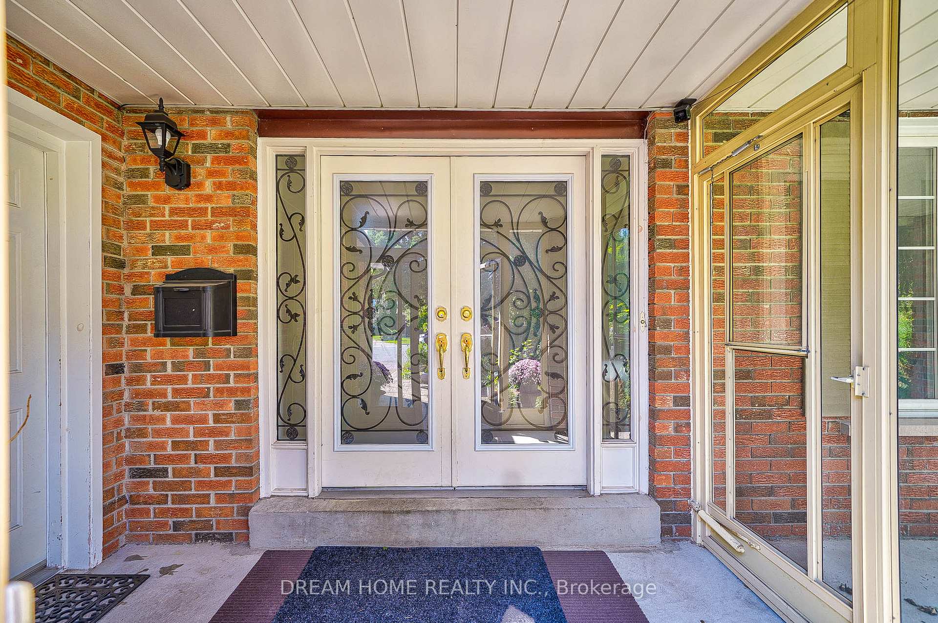 Photo 2 of 79 Lunau Lane, Markham, Aileen-Willowbrook — HOMEH
