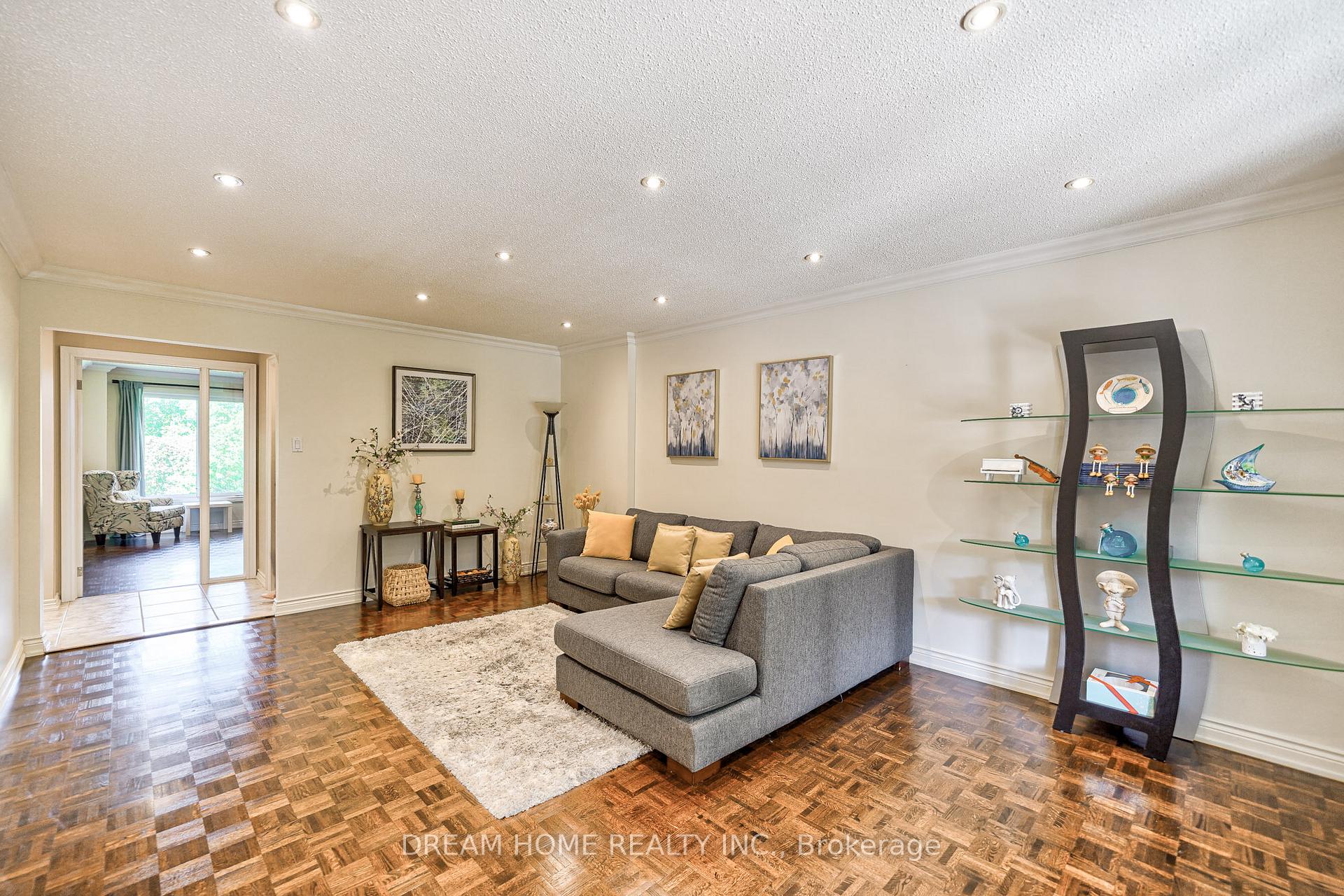 Photo 10 of 79 Lunau Lane, Markham, Aileen-Willowbrook — HOMEH