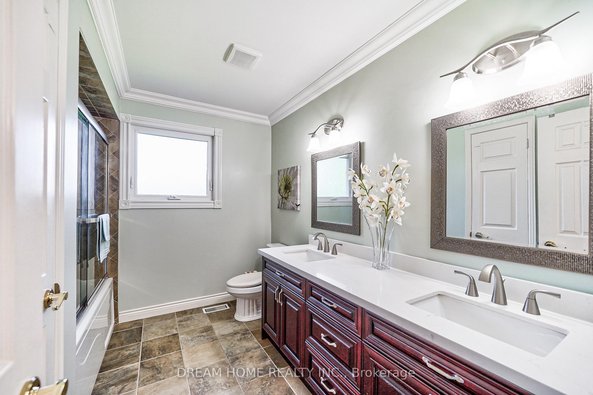 Photo 36 of 79 Lunau Lane, Markham, Aileen-Willowbrook — HOMEH