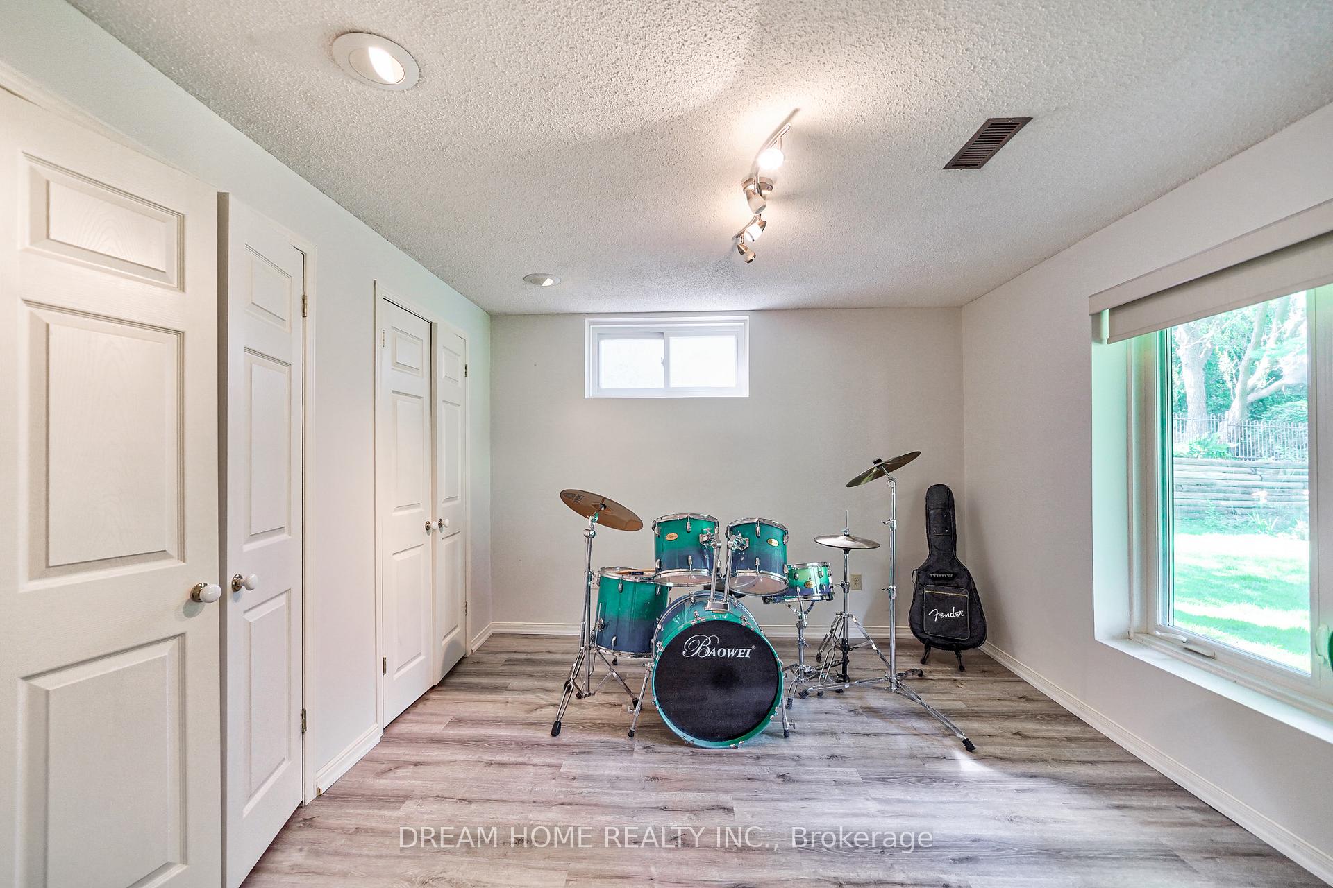Photo 16 of 79 Lunau Lane, Markham, Aileen-Willowbrook — HOMEH