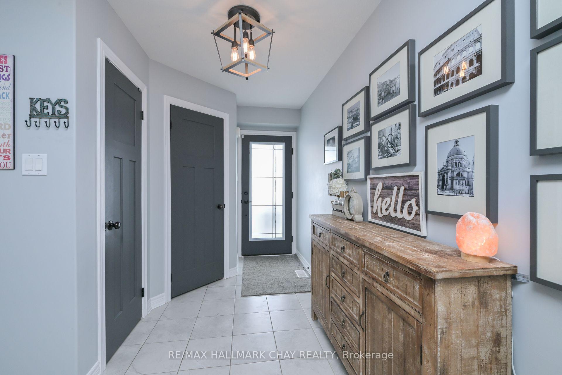 Photo 2 of 264 Hutchinson Drive, New Tecumseth, Alliston — HOMEH