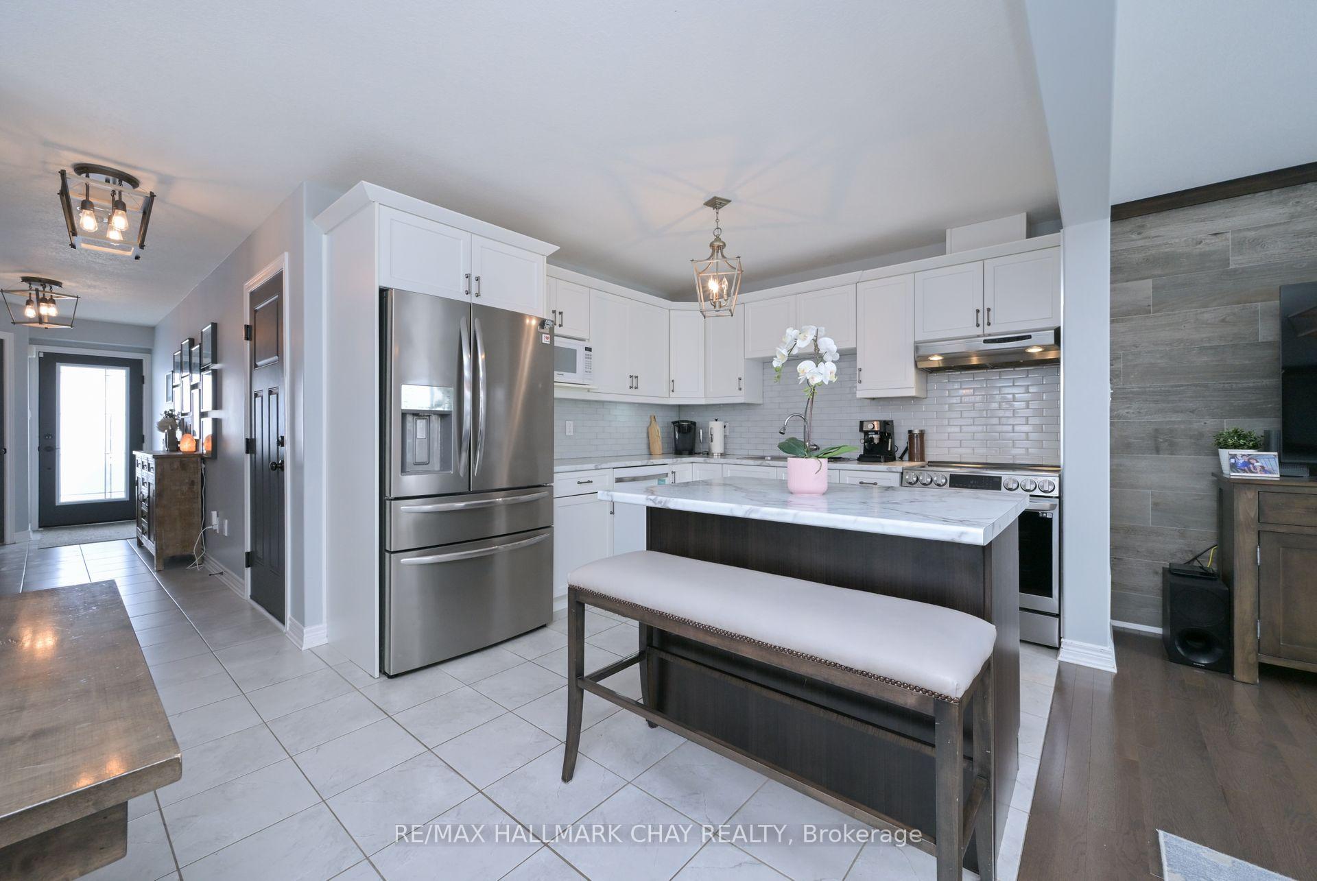 Photo 4 of 264 Hutchinson Drive, New Tecumseth, Alliston — HOMEH
