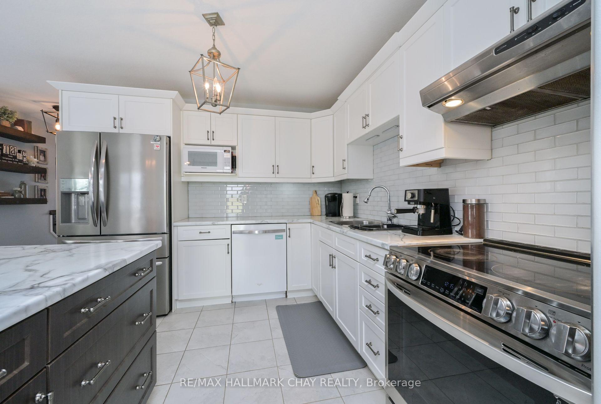 Photo 11 of 264 Hutchinson Drive, New Tecumseth, Alliston — HOMEH