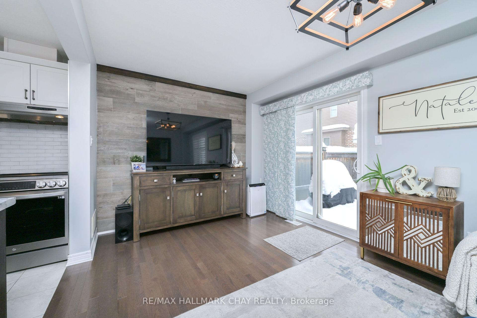 Photo 12 of 264 Hutchinson Drive, New Tecumseth, Alliston — HOMEH