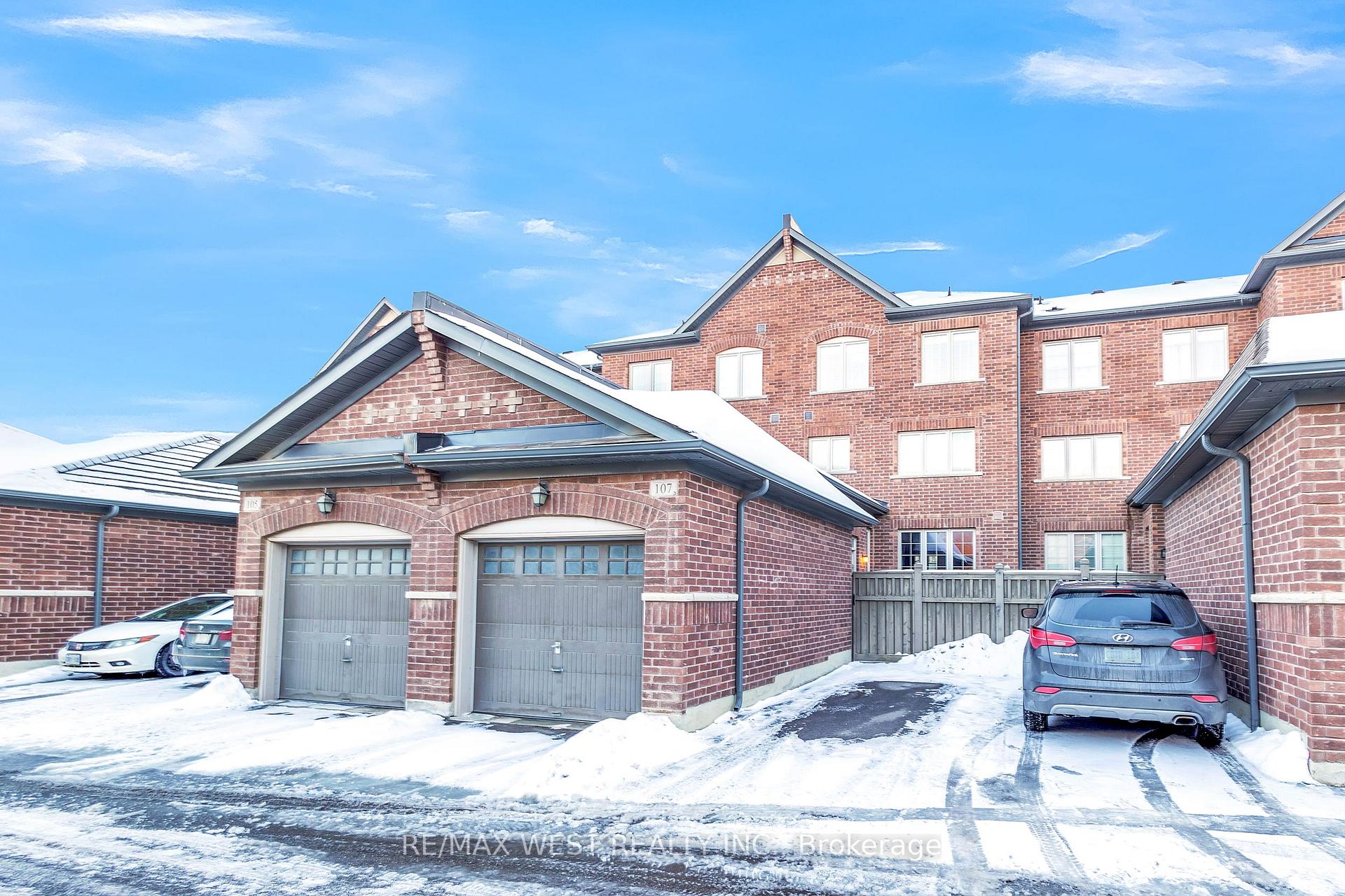 Photo 7 of 107 Barons Street E, Vaughan, Kleinburg — HOMEH