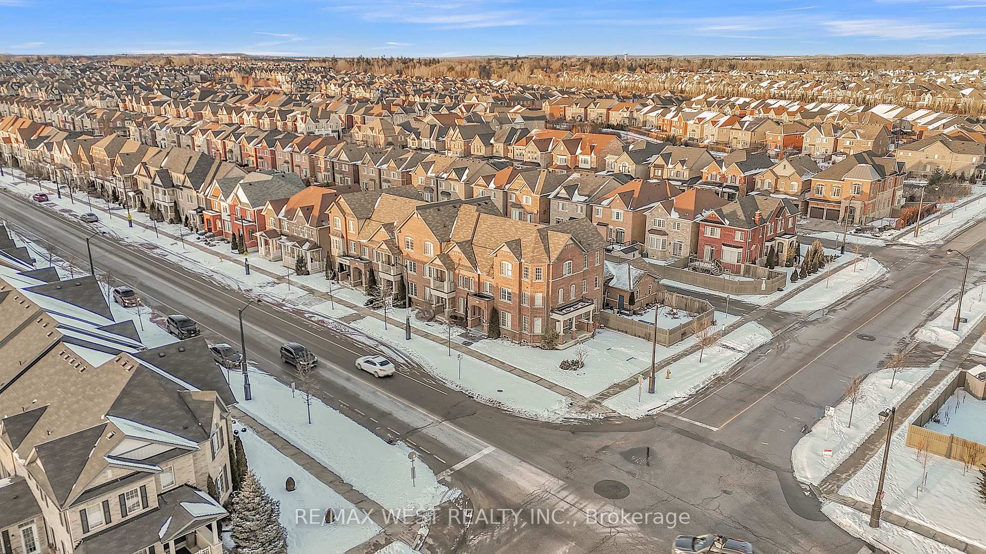 Photo 6 of 107 Barons Street E, Vaughan, Kleinburg — HOMEH