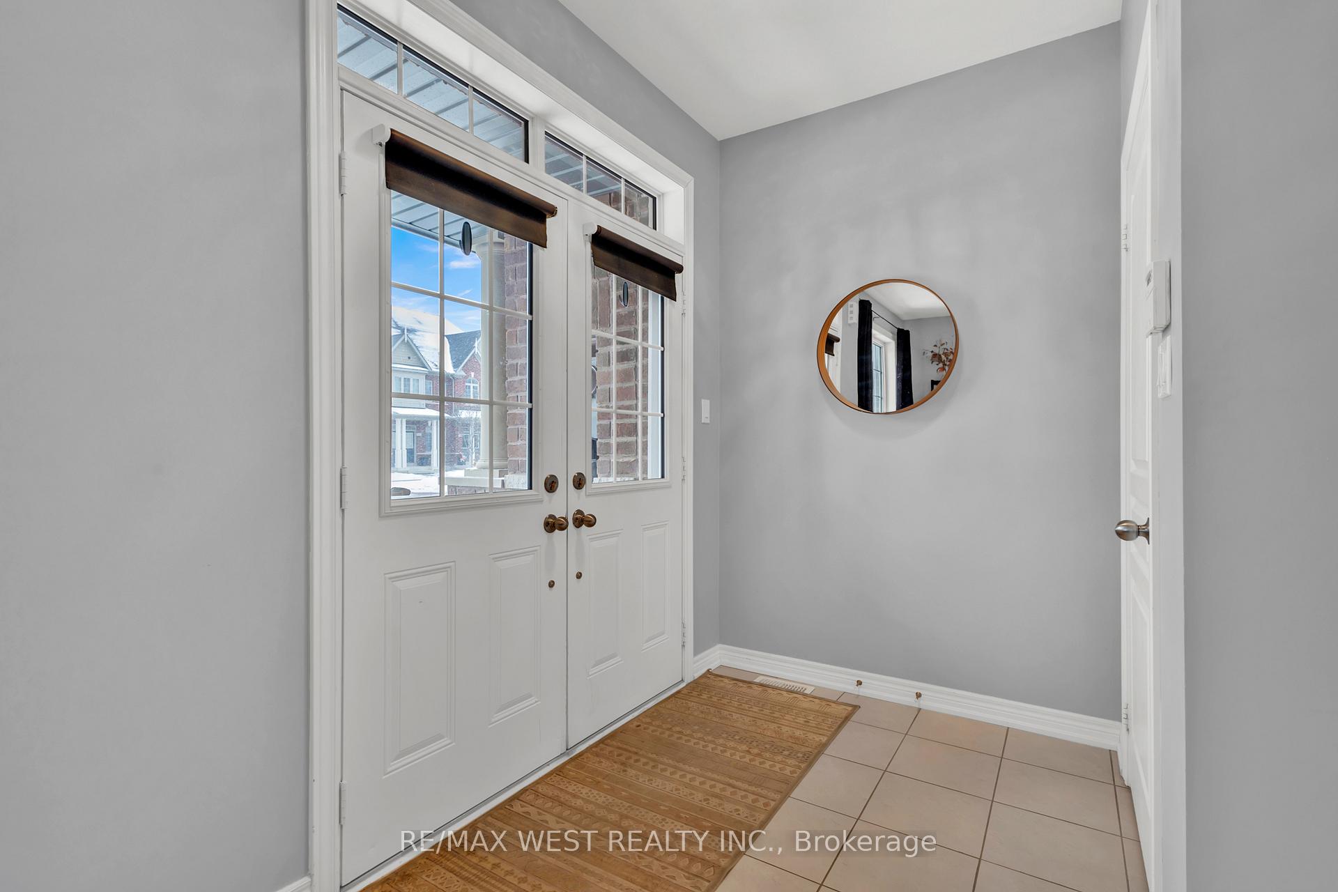 Photo 2 of 107 Barons Street E, Vaughan, Kleinburg — HOMEH