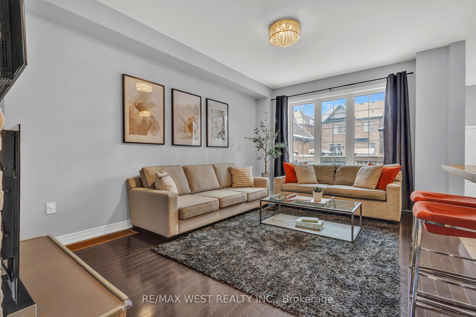 Photo 20 of 107 Barons Street E, Vaughan, Kleinburg — HOMEH