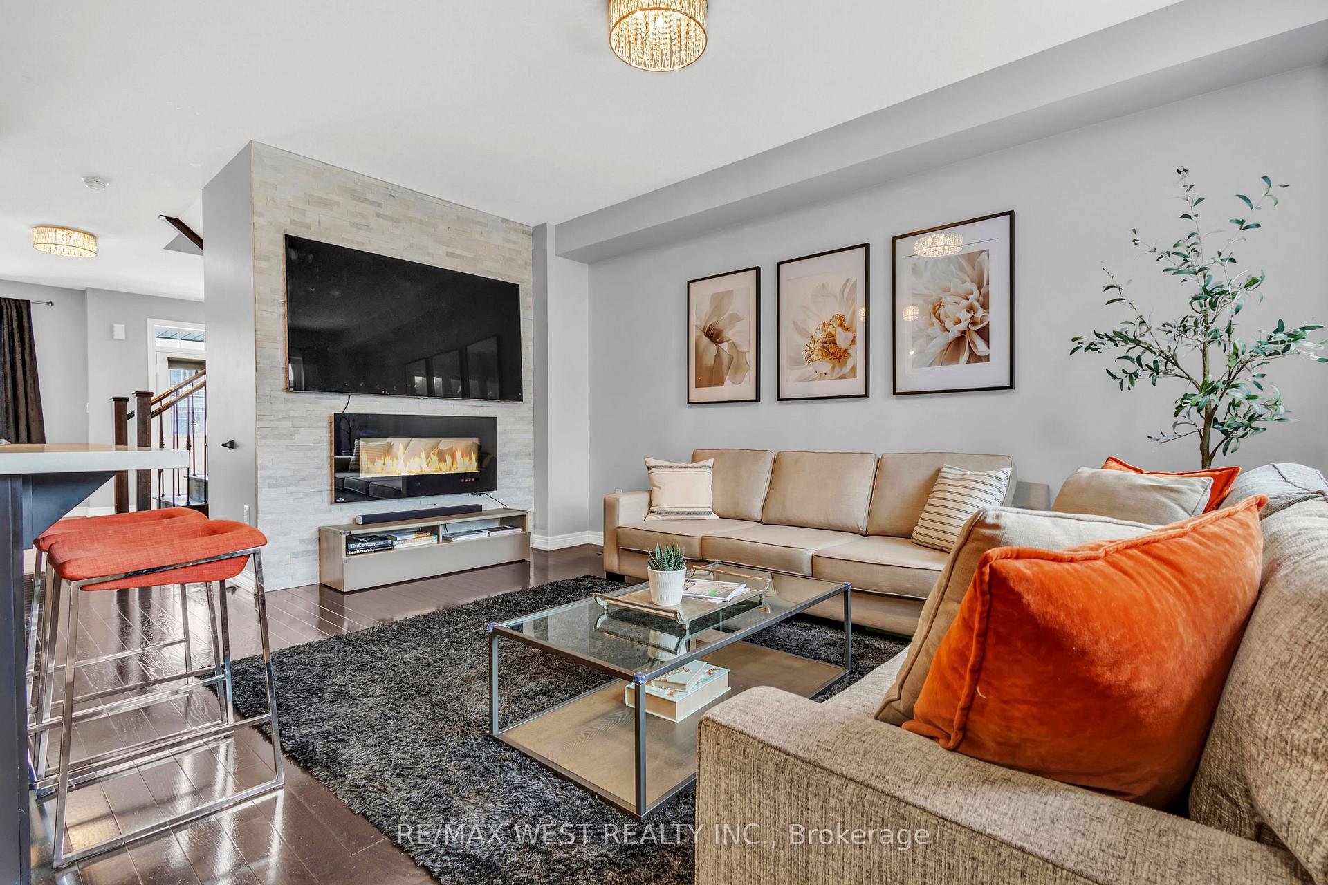 Photo 19 of 107 Barons Street E, Vaughan, Kleinburg — HOMEH