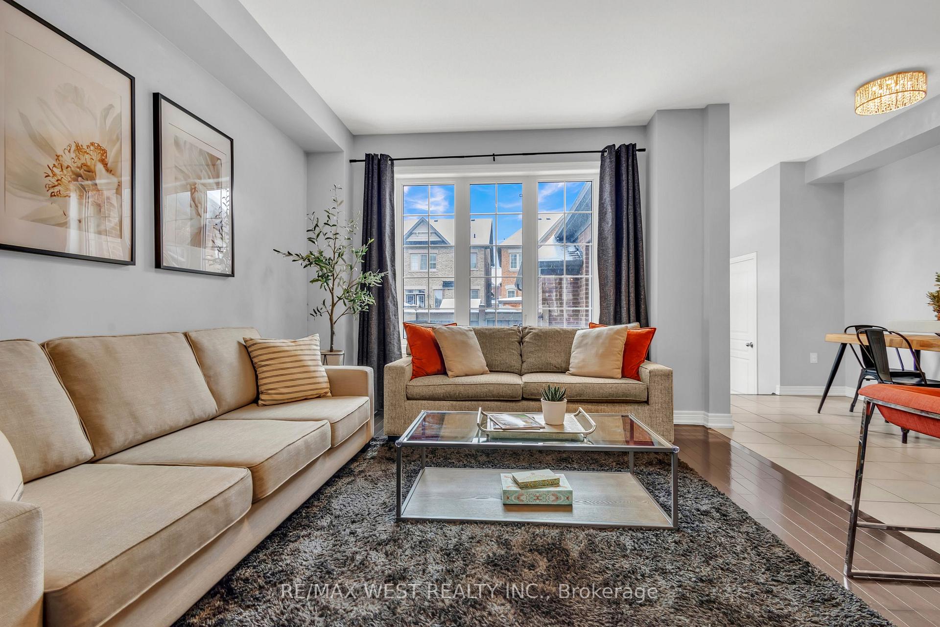 Photo 22 of 107 Barons Street E, Vaughan, Kleinburg — HOMEH