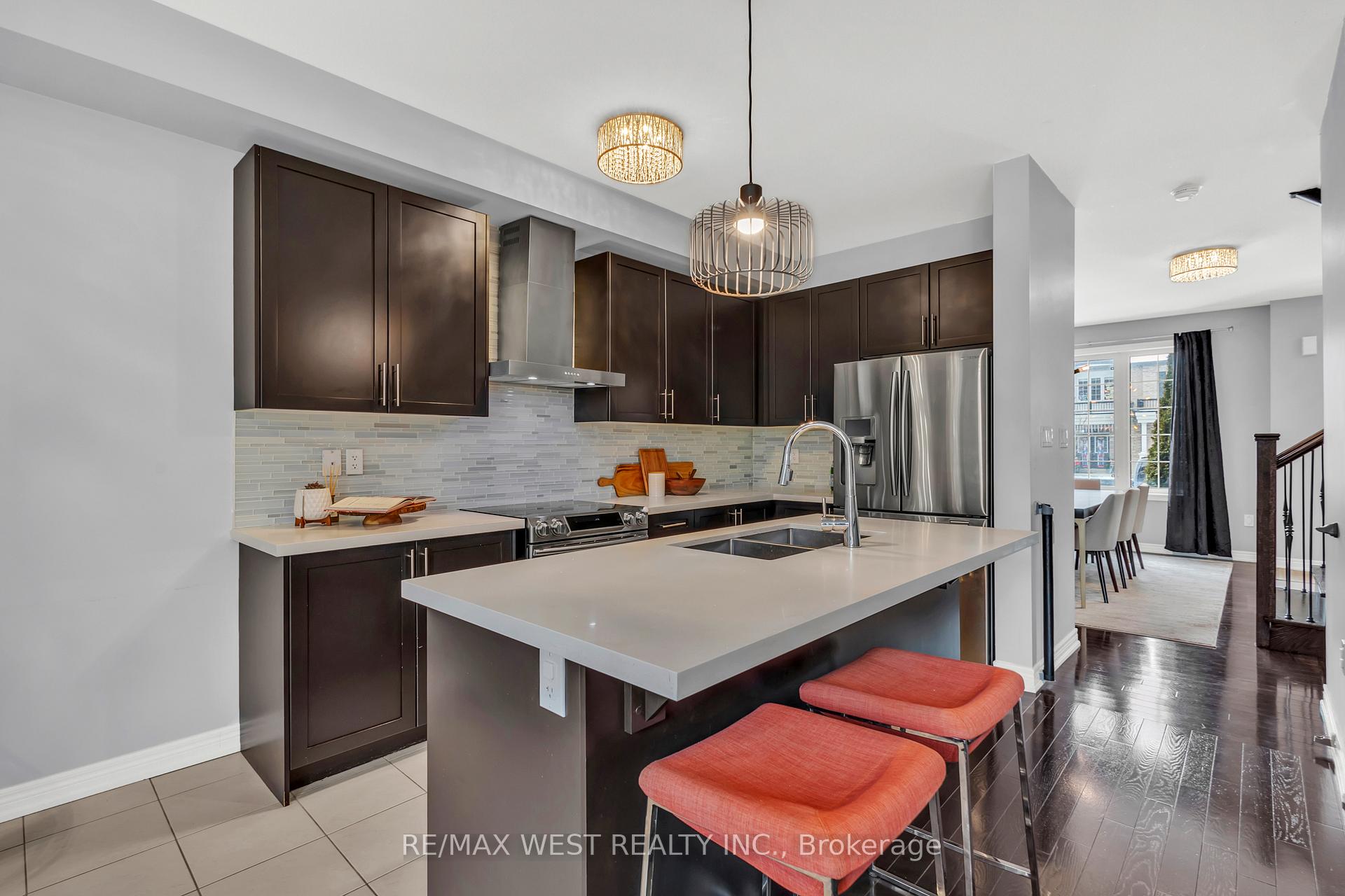 Photo 9 of 107 Barons Street E, Vaughan, Kleinburg — HOMEH