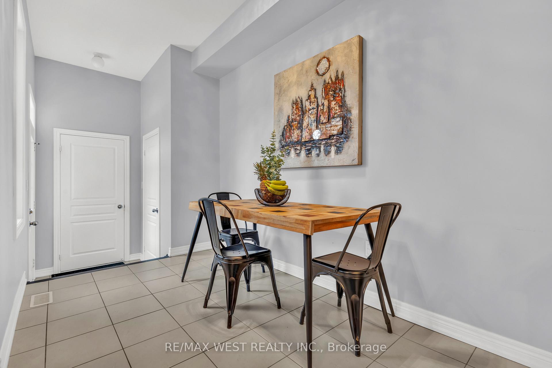 Photo 14 of 107 Barons Street E, Vaughan, Kleinburg — HOMEH