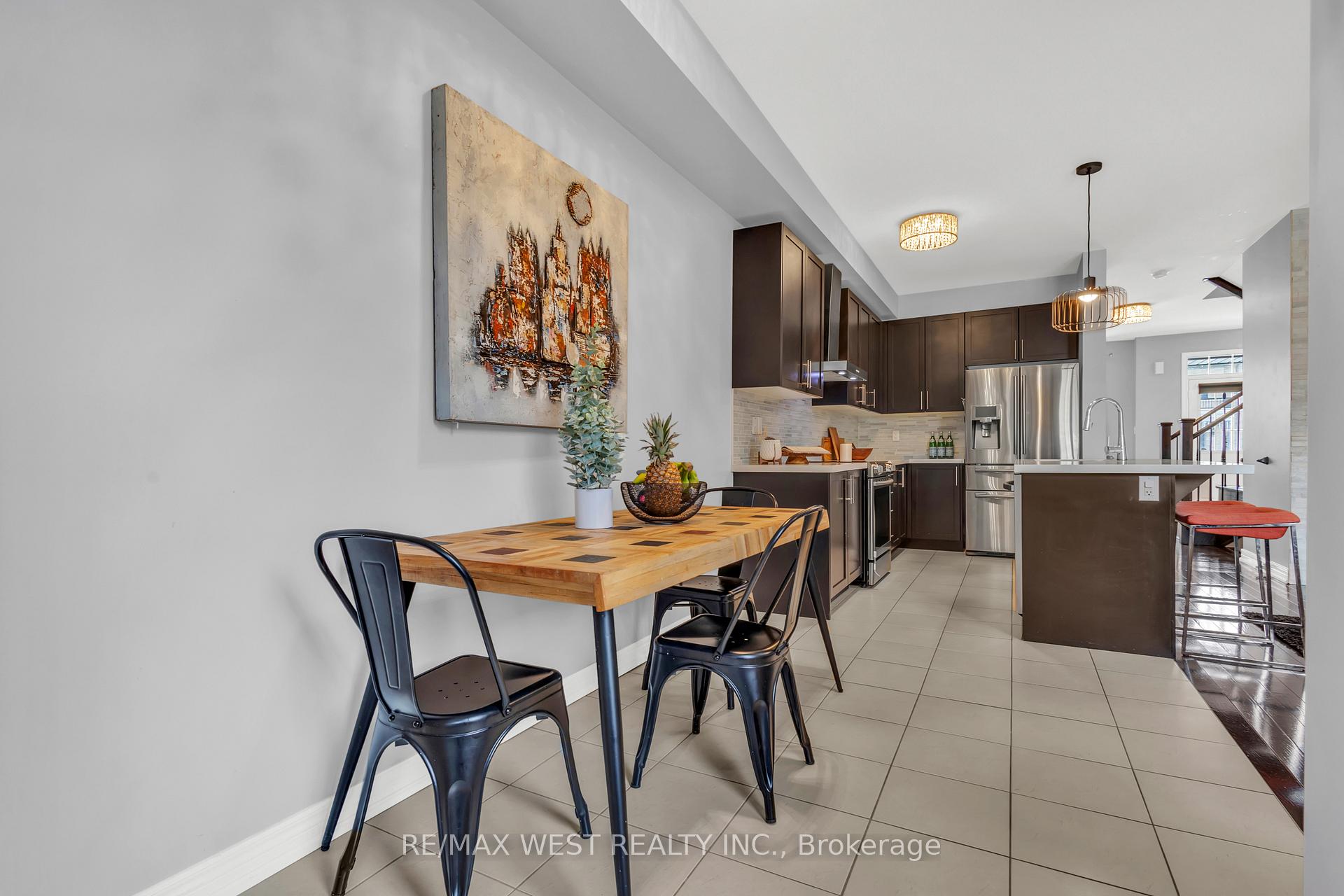 Photo 15 of 107 Barons Street E, Vaughan, Kleinburg — HOMEH