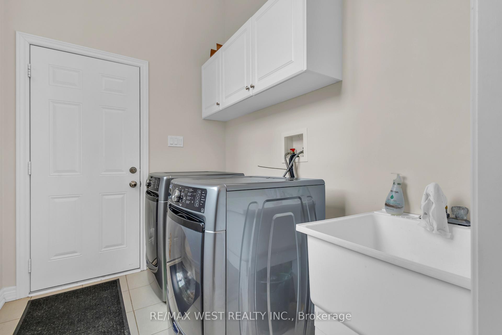 Photo 11 of 107 Barons Street E, Vaughan, Kleinburg — HOMEH