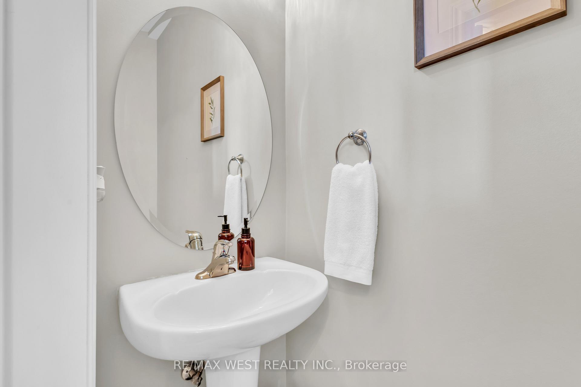 Photo 16 of 107 Barons Street E, Vaughan, Kleinburg — HOMEH