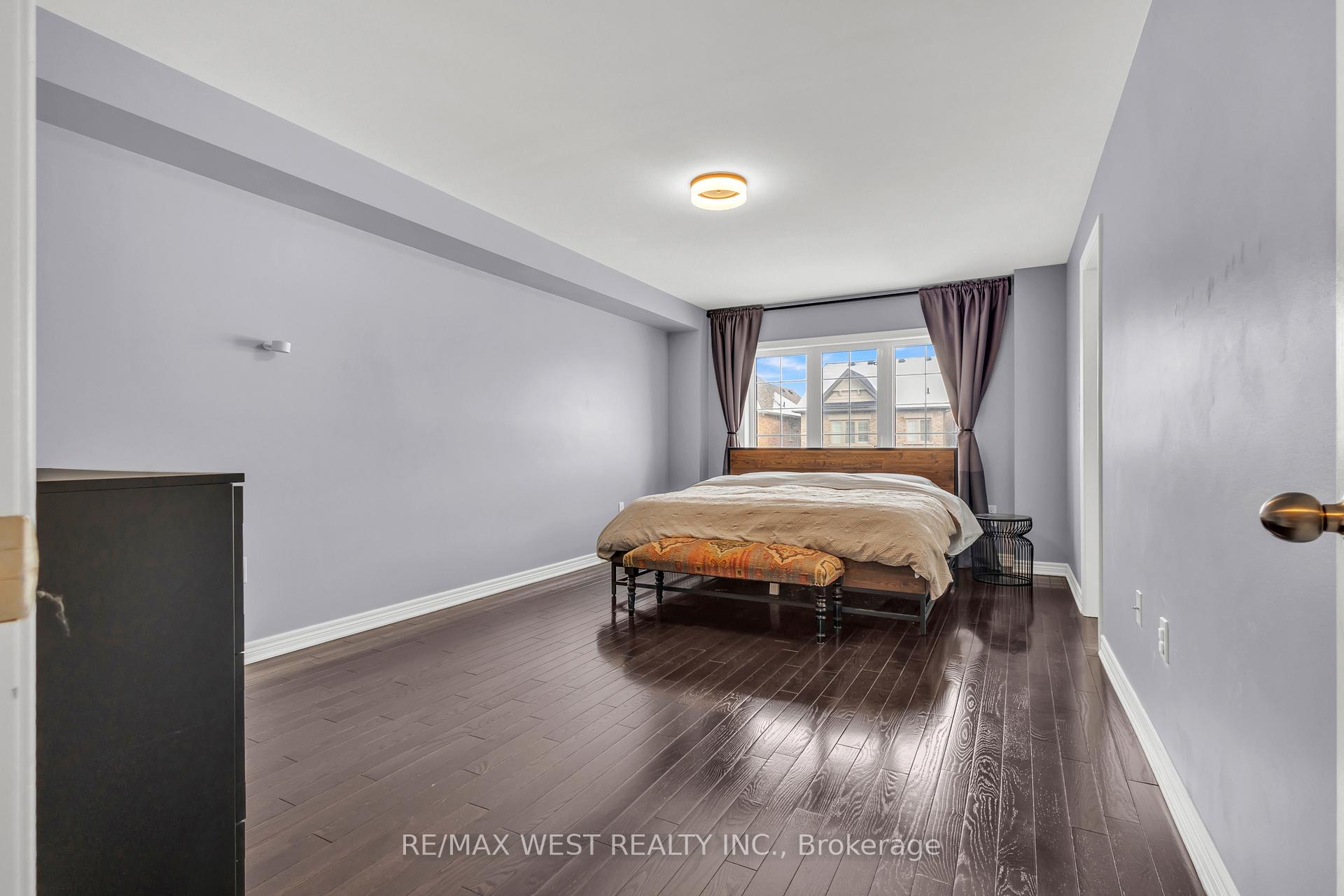 Photo 18 of 107 Barons Street E, Vaughan, Kleinburg — HOMEH