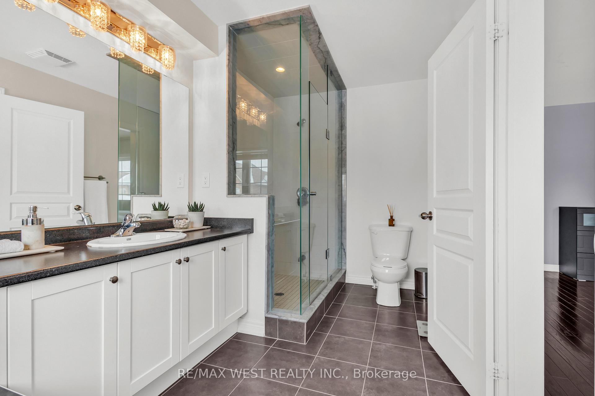 Photo 24 of 107 Barons Street E, Vaughan, Kleinburg — HOMEH