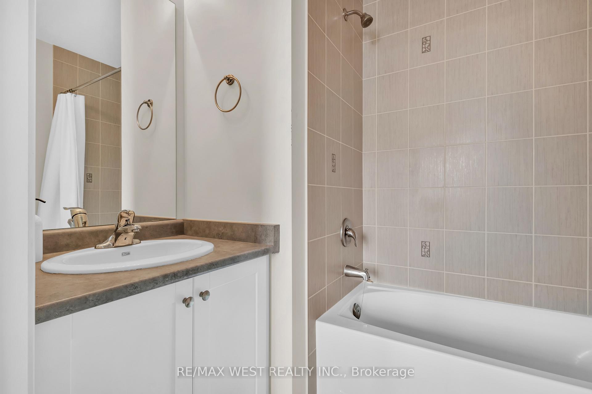 Photo 28 of 107 Barons Street E, Vaughan, Kleinburg — HOMEH