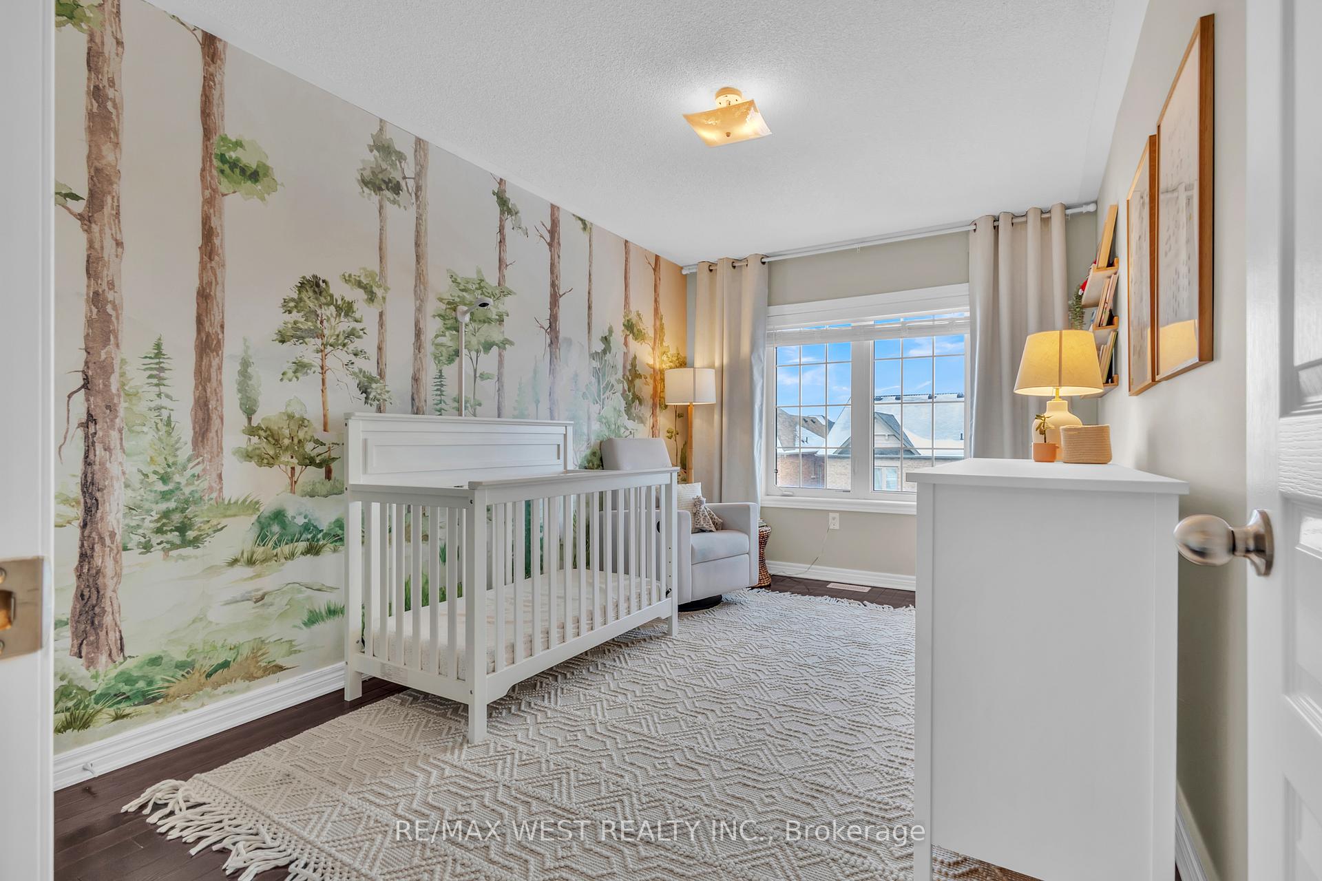 Photo 33 of 107 Barons Street E, Vaughan, Kleinburg — HOMEH