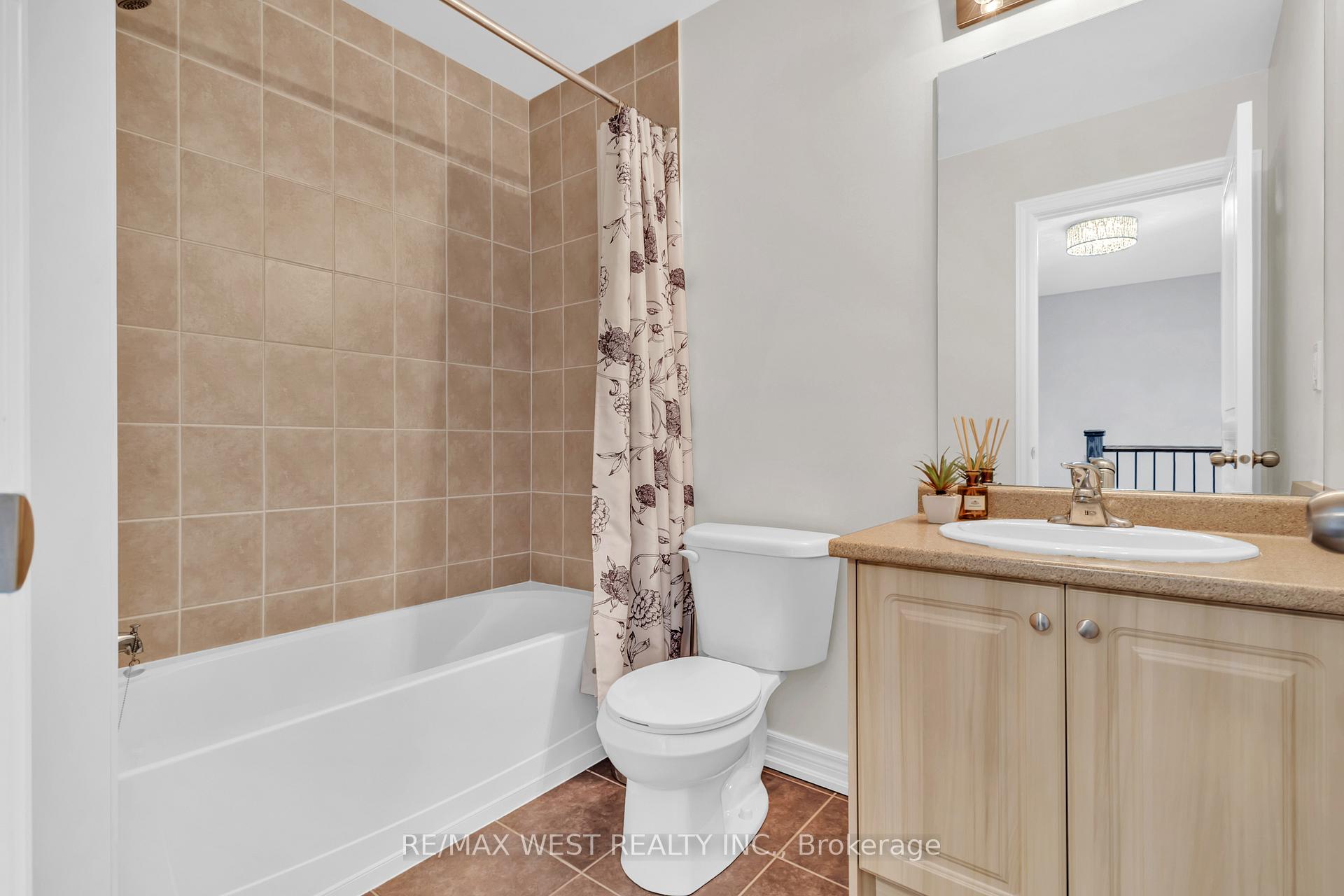 Photo 31 of 107 Barons Street E, Vaughan, Kleinburg — HOMEH