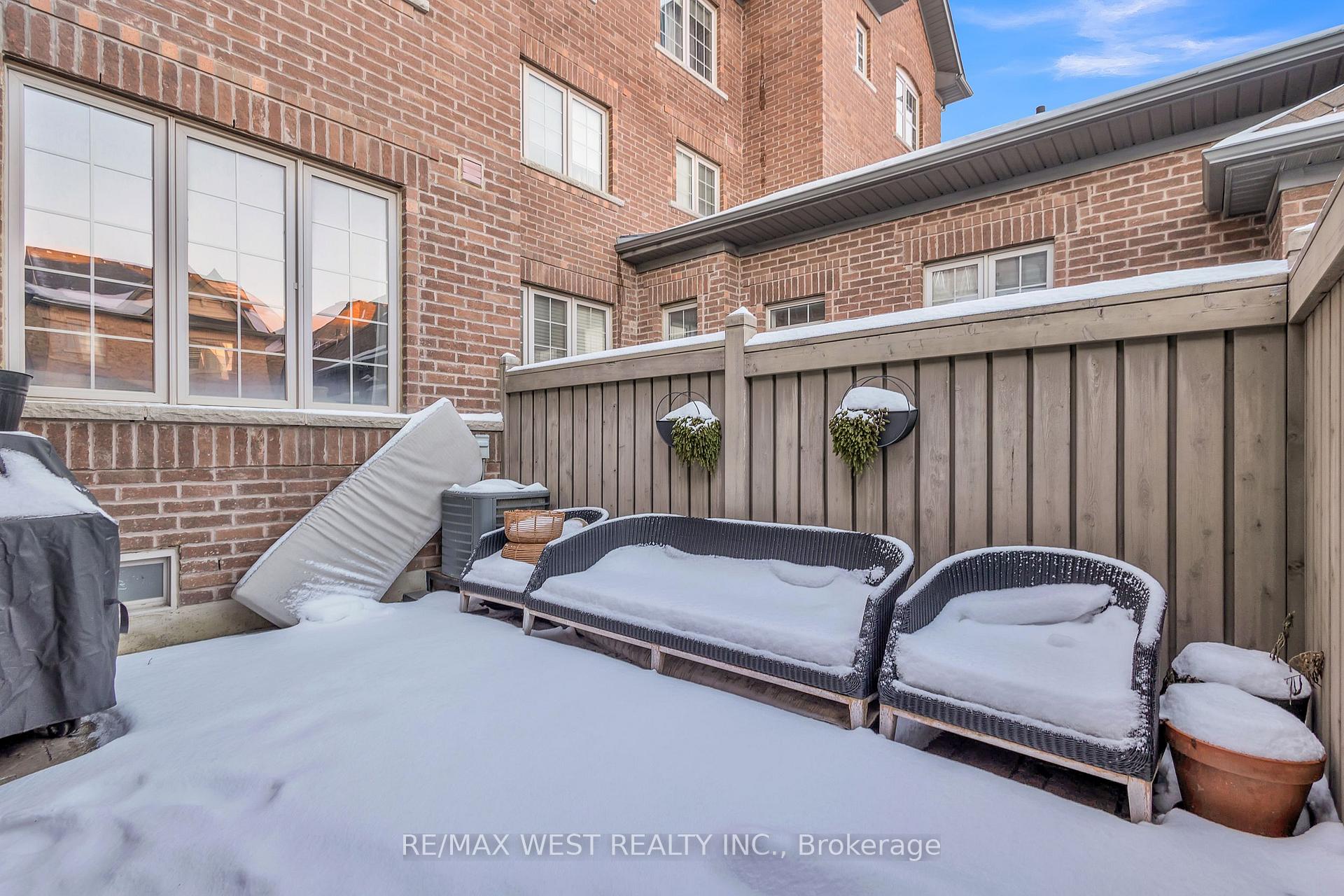Photo 36 of 107 Barons Street E, Vaughan, Kleinburg — HOMEH