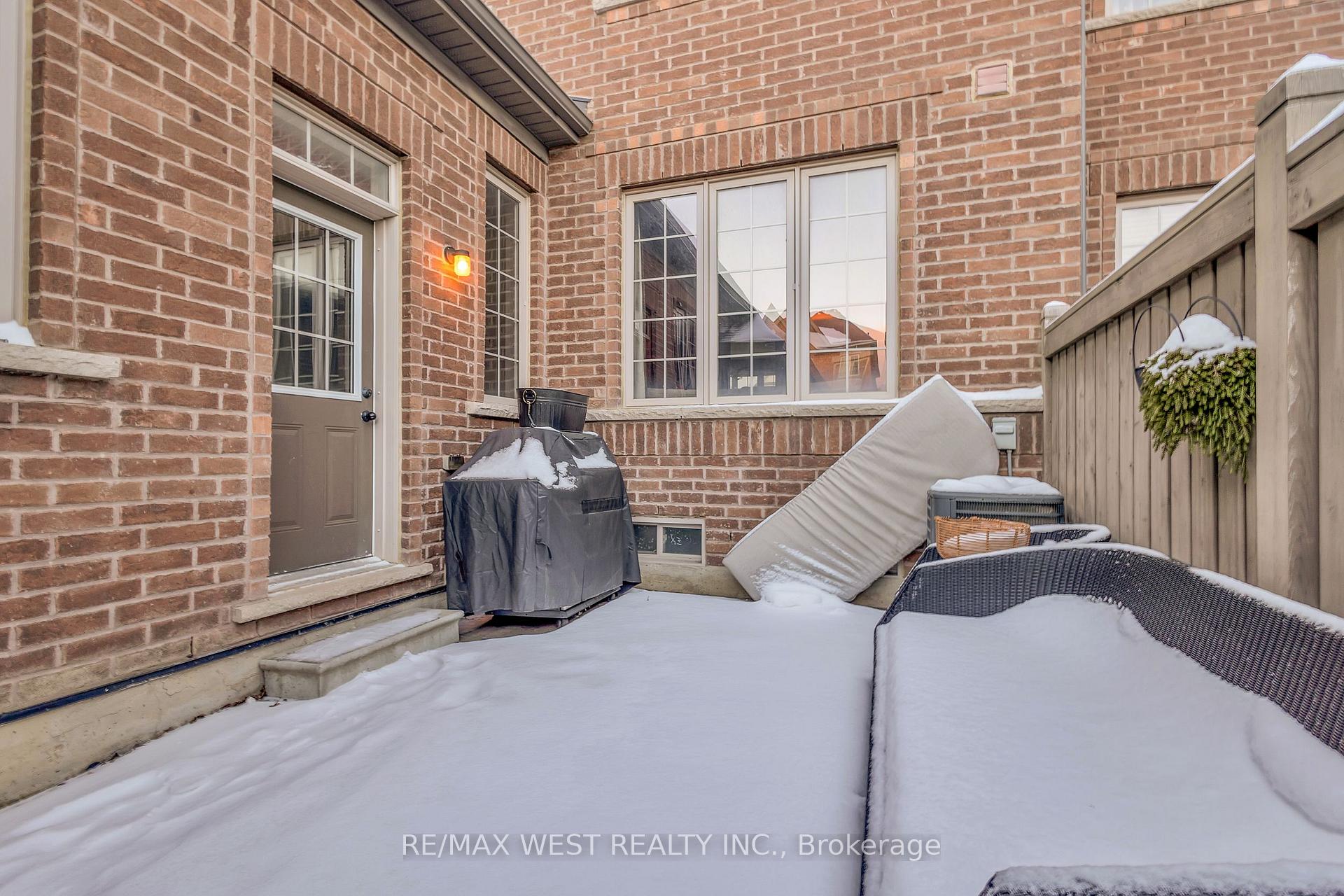 Photo 37 of 107 Barons Street E, Vaughan, Kleinburg — HOMEH